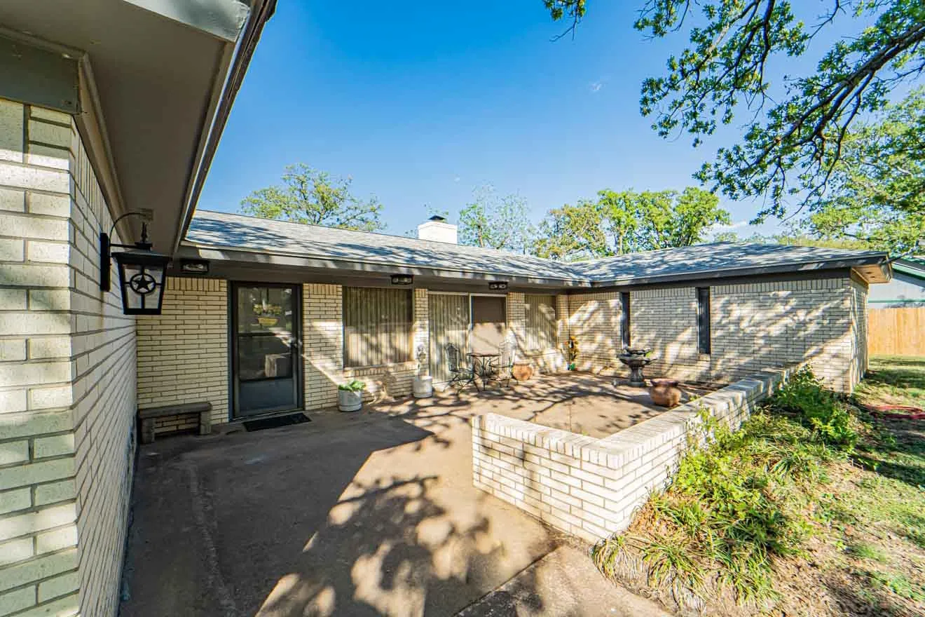 Single Family Residence For Sale in Stephens County , 10325 County Road 197, Breckenridge, Texas 76424, 3 Bedroom, 3 Bathroom, 2 Garage spaces, 1,688 Sqft, built in 1972, mls#21229575, Real Estate Agent in Breckenridge, Homes For Sale in Stephens county, Homes For Sale in Breckenridge, Realtor in Breckenridge Texas, Real Estate Brokerage Independent Realty Texas, Luminita Cordes Realtor