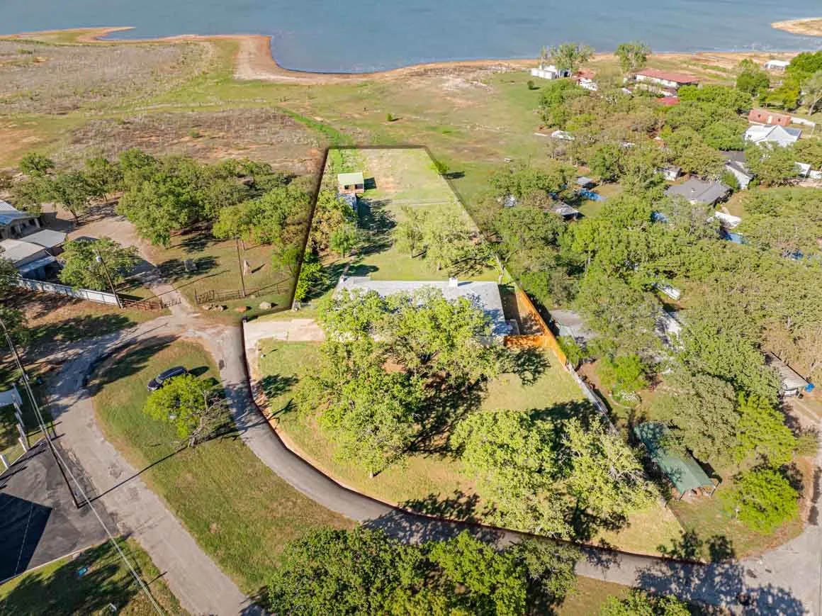 Single Family Residence For Sale in Stephens County , 10325 County Road 197, Breckenridge, Texas 76424, 3 Bedroom, 3 Bathroom, 2 Garage spaces, 1,688 Sqft, built in 1972, mls#21229575, Real Estate Agent in Breckenridge, Homes For Sale in Stephens county, Homes For Sale in Breckenridge, Realtor in Breckenridge Texas, Real Estate Brokerage Independent Realty Texas, Luminita Cordes Realtor