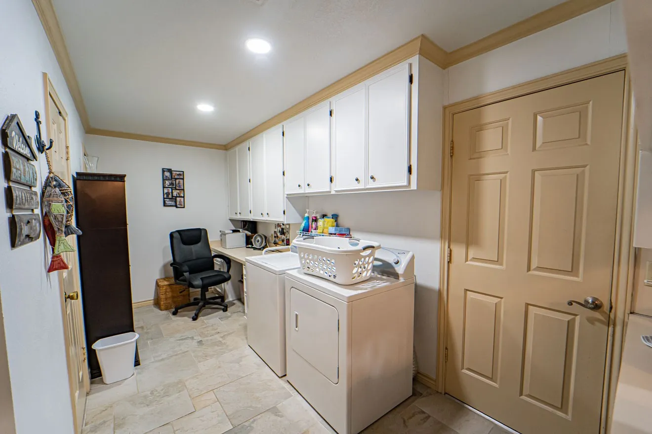 Single Family Residence For Sale in Stephens County , 10325 County Road 197, Breckenridge, Texas 76424, 3 Bedroom, 3 Bathroom, 2 Garage spaces, 1,688 Sqft, built in 1972, mls#21229575, Real Estate Agent in Breckenridge, Homes For Sale in Stephens county, Homes For Sale in Breckenridge, Realtor in Breckenridge Texas, Real Estate Brokerage Independent Realty Texas, Luminita Cordes Realtor