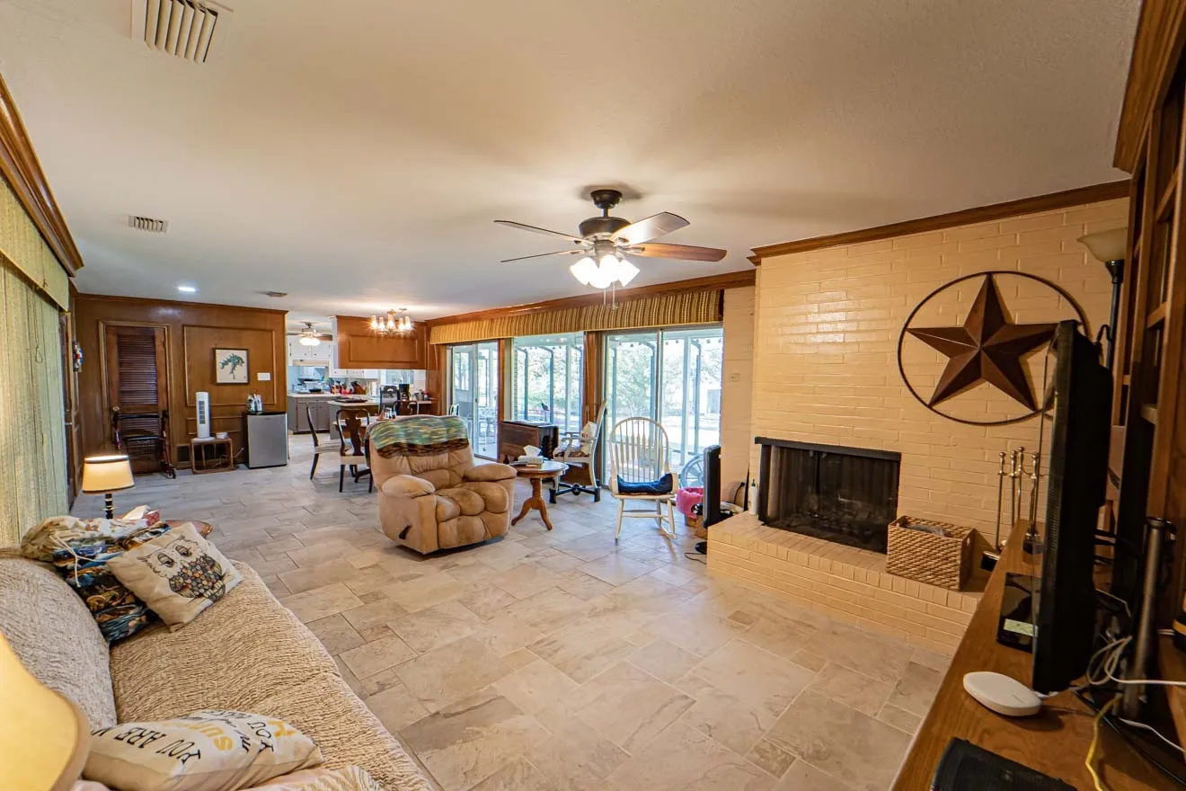 Single Family Residence For Sale in Stephens County , 10325 County Road 197, Breckenridge, Texas 76424, 3 Bedroom, 3 Bathroom, 2 Garage spaces, 1,688 Sqft, built in 1972, mls#21229575, Real Estate Agent in Breckenridge, Homes For Sale in Stephens county, Homes For Sale in Breckenridge, Realtor in Breckenridge Texas, Real Estate Brokerage Independent Realty Texas, Luminita Cordes Realtor