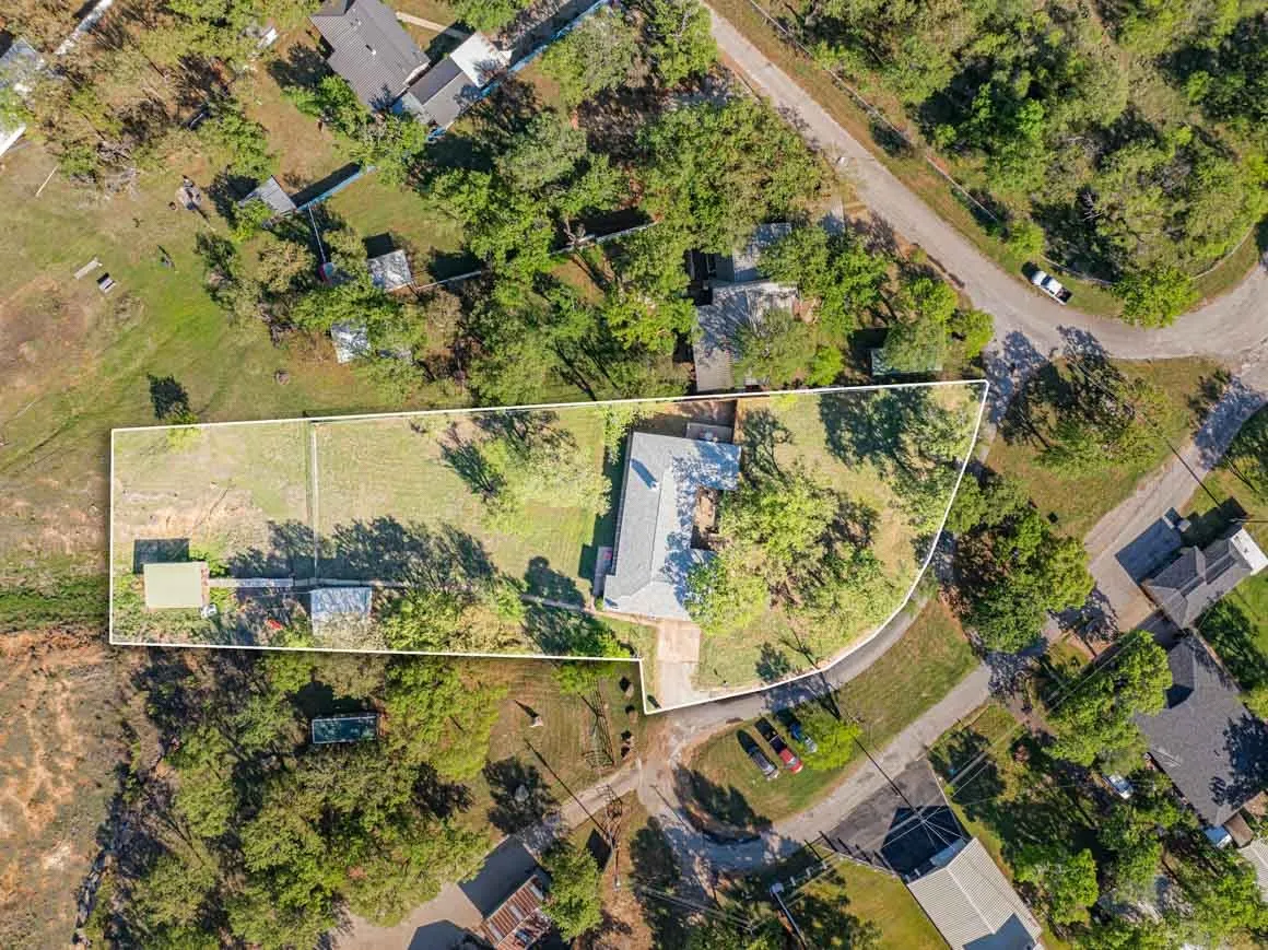 Single Family Residence For Sale in Stephens County , 10325 County Road 197, Breckenridge, Texas 76424, 3 Bedroom, 3 Bathroom, 2 Garage spaces, 1,688 Sqft, built in 1972, mls#21229575, Real Estate Agent in Breckenridge, Homes For Sale in Stephens county, Homes For Sale in Breckenridge, Realtor in Breckenridge Texas, Real Estate Brokerage Independent Realty Texas, Luminita Cordes Realtor