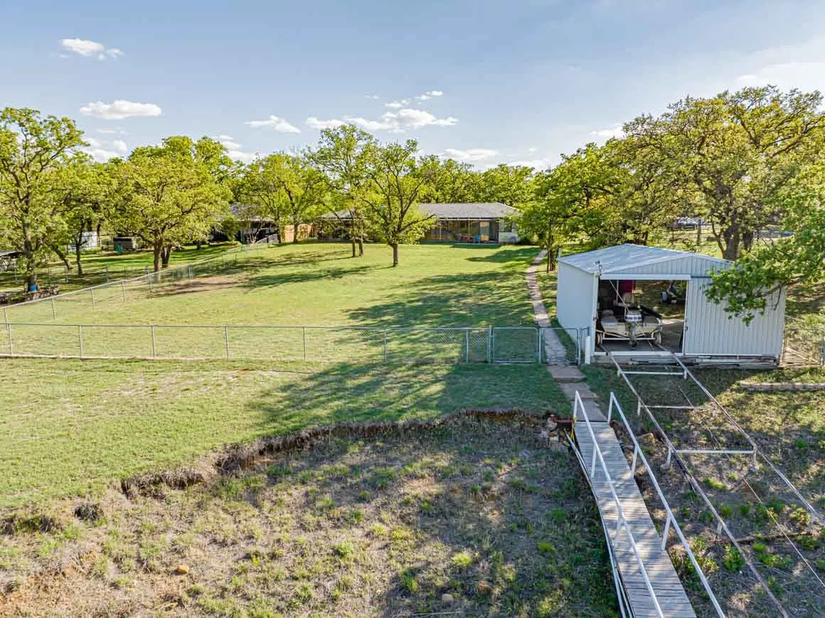 Single Family Residence For Sale in Stephens County , 10325 County Road 197, Breckenridge, Texas 76424, 3 Bedroom, 3 Bathroom, 2 Garage spaces, 1,688 Sqft, built in 1972, mls#21229575, Real Estate Agent in Breckenridge, Homes For Sale in Stephens county, Homes For Sale in Breckenridge, Realtor in Breckenridge Texas, Real Estate Brokerage Independent Realty Texas, Luminita Cordes Realtor