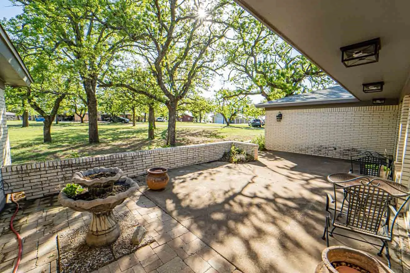 Single Family Residence For Sale in Stephens County , 10325 County Road 197, Breckenridge, Texas 76424, 3 Bedroom, 3 Bathroom, 2 Garage spaces, 1,688 Sqft, built in 1972, mls#21229575, Real Estate Agent in Breckenridge, Homes For Sale in Stephens county, Homes For Sale in Breckenridge, Realtor in Breckenridge Texas, Real Estate Brokerage Independent Realty Texas, Luminita Cordes Realtor