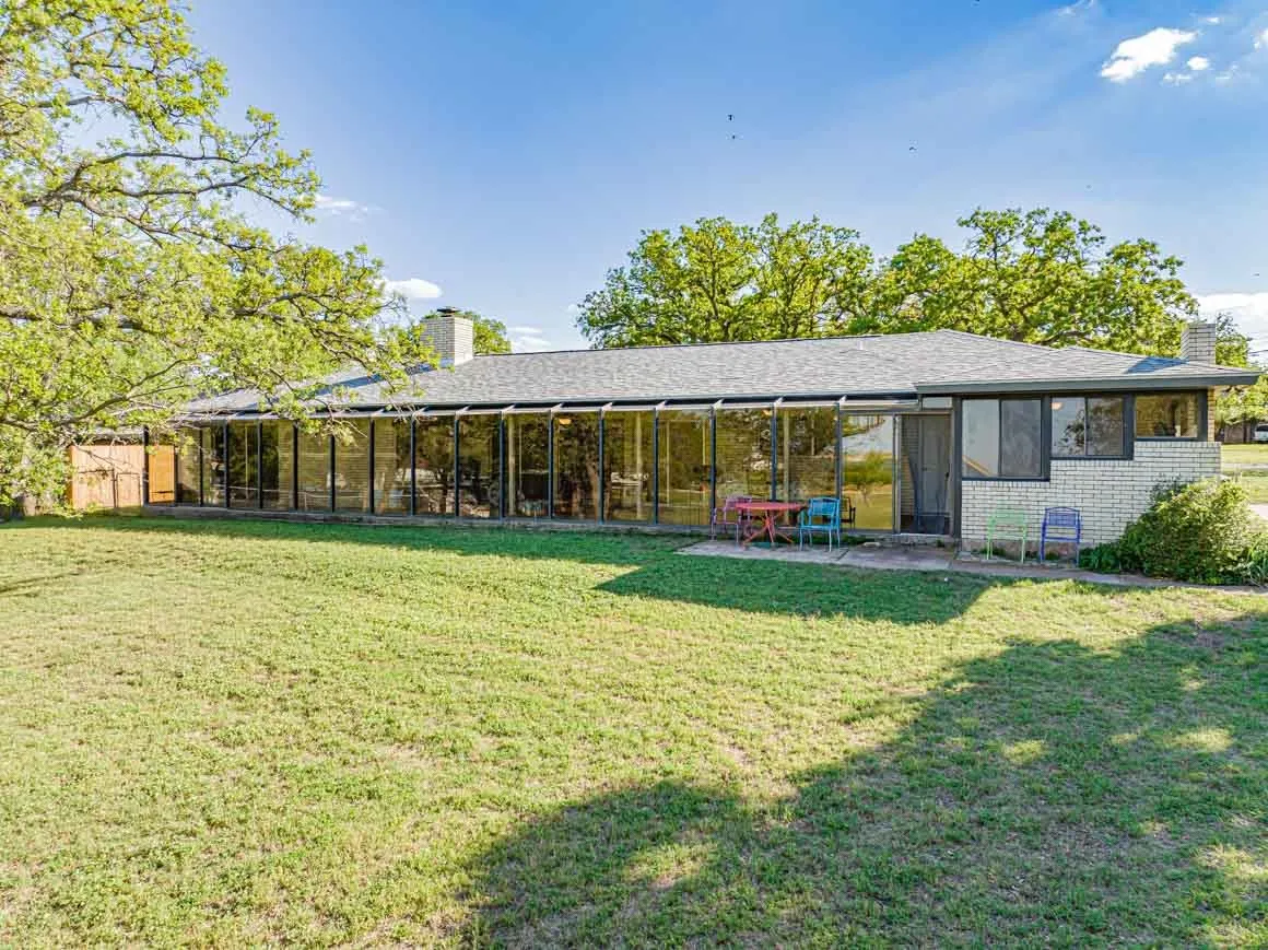 Single Family Residence For Sale in Stephens County , 10325 County Road 197, Breckenridge, Texas 76424, 3 Bedroom, 3 Bathroom, 2 Garage spaces, 1,688 Sqft, built in 1972, mls#21229575, Real Estate Agent in Breckenridge, Homes For Sale in Stephens county, Homes For Sale in Breckenridge, Realtor in Breckenridge Texas, Real Estate Brokerage Independent Realty Texas, Luminita Cordes Realtor