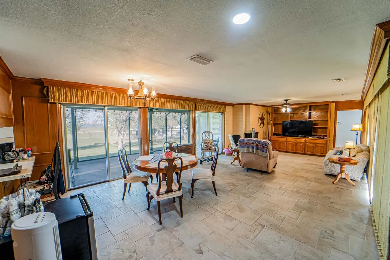 Single Family Residence For Sale in Stephens County , 10325 County Road 197, Breckenridge, Texas 76424, 3 Bedroom, 3 Bathroom, 2 Garage spaces, 1,688 Sqft, built in 1972, mls#21229575, Real Estate Agent in Breckenridge, Homes For Sale in Stephens county, Homes For Sale in Breckenridge, Realtor in Breckenridge Texas, Real Estate Brokerage Independent Realty Texas, Luminita Cordes Realtor