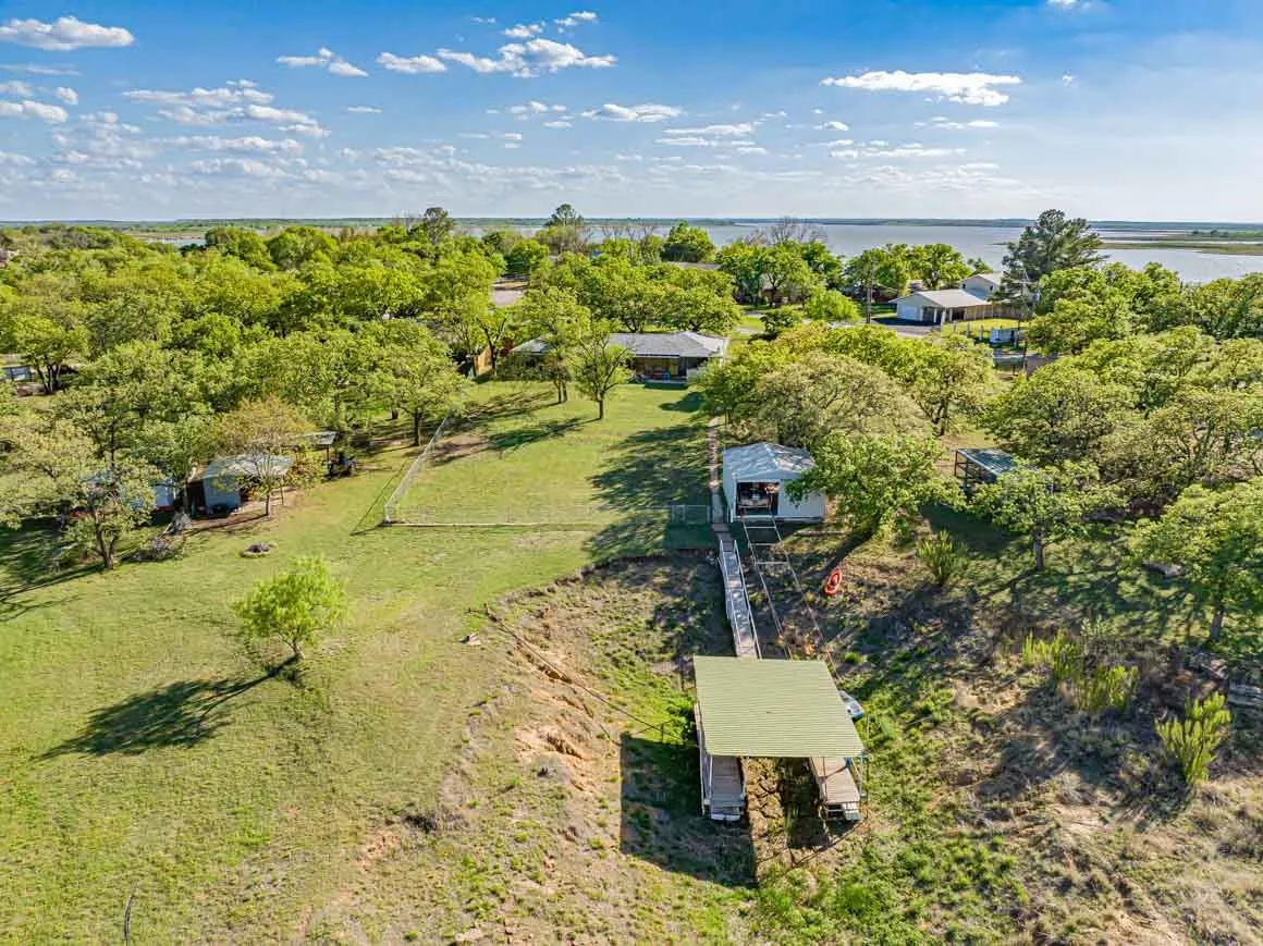 Single Family Residence For Sale in Stephens County , 10325 County Road 197, Breckenridge, Texas 76424, 3 Bedroom, 3 Bathroom, 2 Garage spaces, 1,688 Sqft, built in 1972, mls#21229575, Real Estate Agent in Breckenridge, Homes For Sale in Stephens county, Homes For Sale in Breckenridge, Realtor in Breckenridge Texas, Real Estate Brokerage Independent Realty Texas, Luminita Cordes Realtor