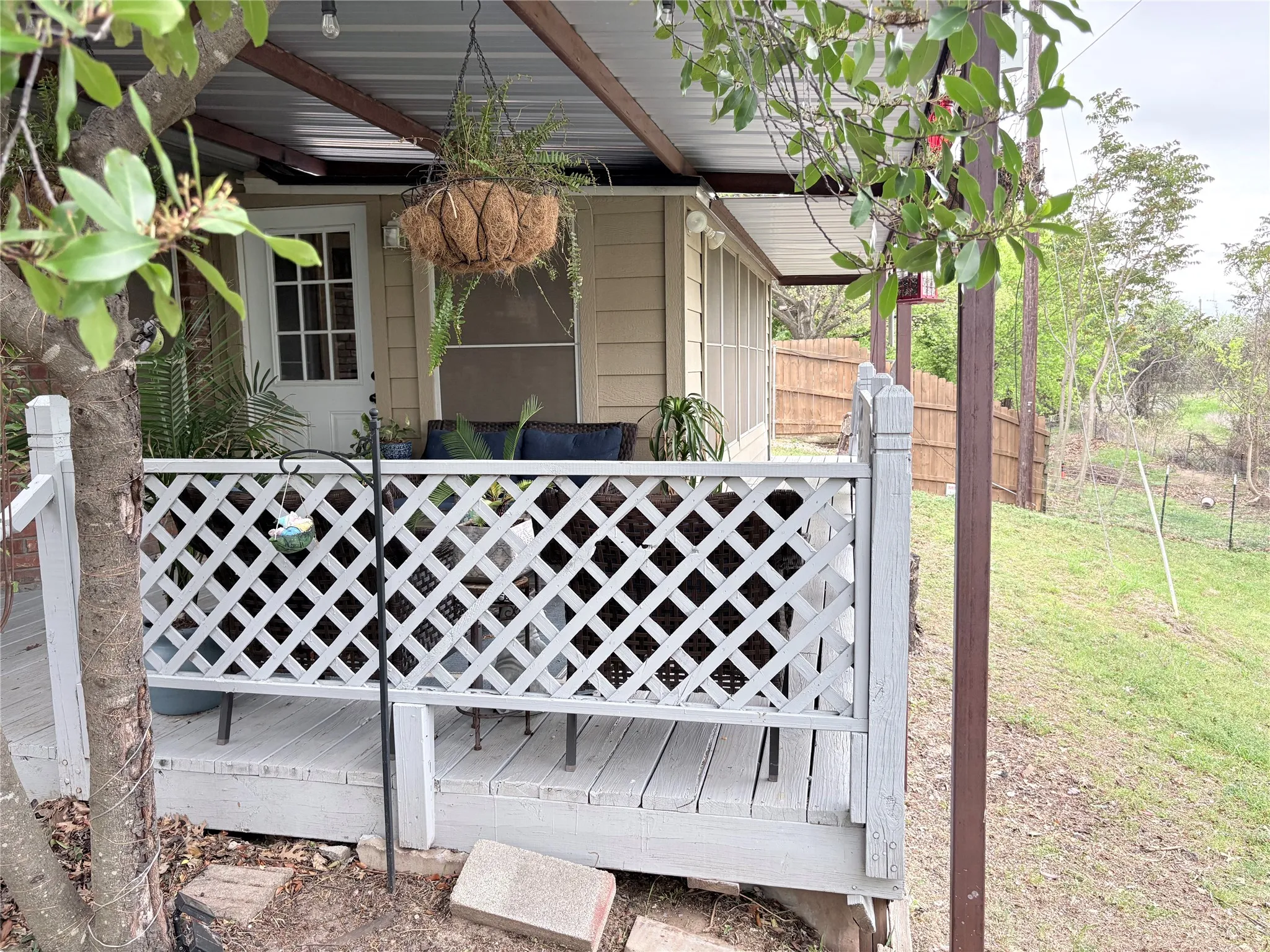Single Family Residence For Sale in Parker County , 1200 Oak Tree Lane, Weatherford, Texas 76086, 4 Bedrooms, 2 Bathrooms, 1 Garage spaces, 1,889 Sqft, built in 1994, Price $374,995, mls#21222582, Real Estate Agent in Weatherford, Homes For Sale in Parker county, Homes For Sale in Weatherford, Realtor in Weatherford Texas, Real Estate Brokerage Independent Realty Texas, Luminita Cordes Realtor