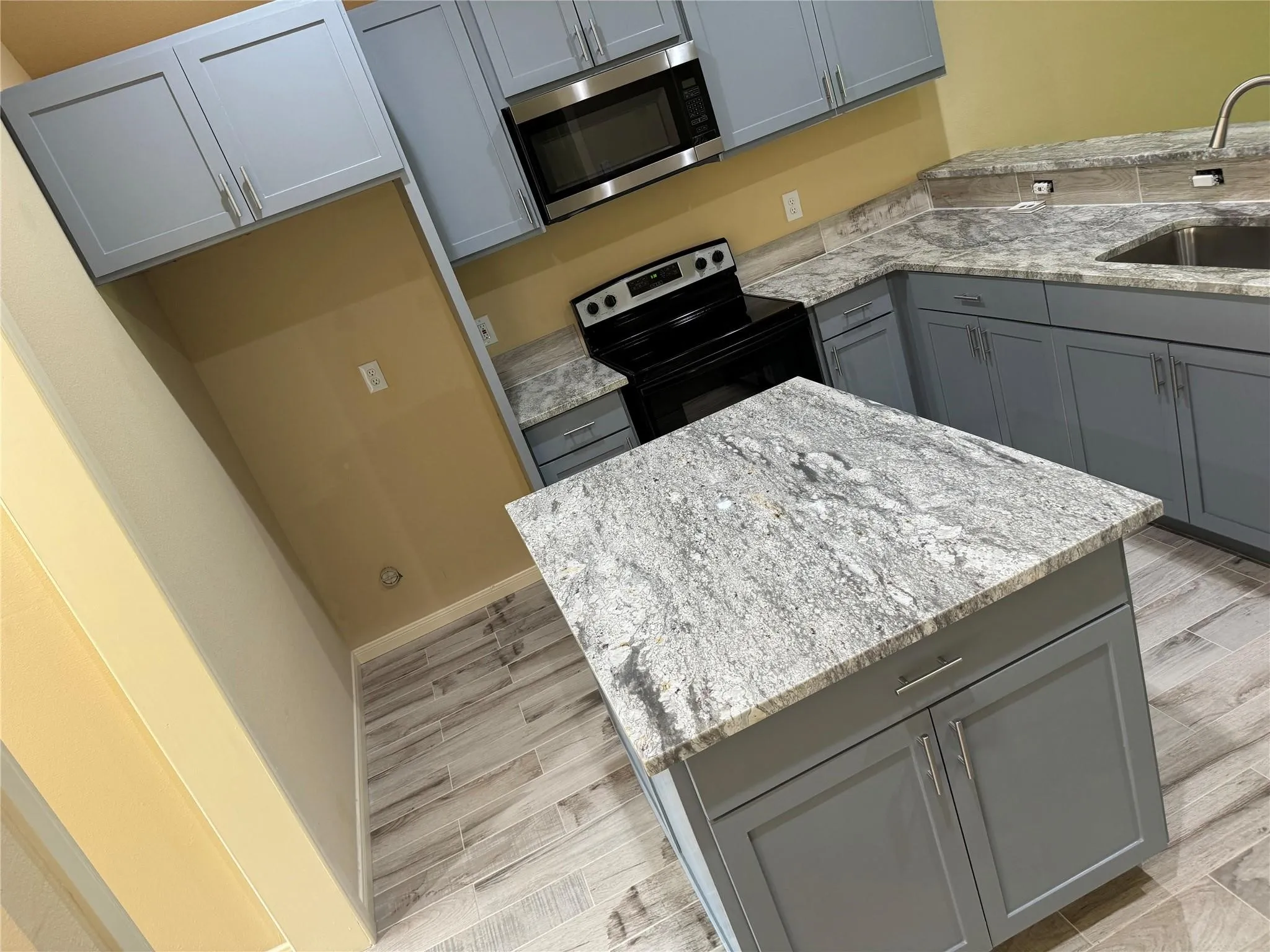 Single Family Residence For Rent in Hunt County , 3912 Oneal Street, Greenville, Texas 75401, 3 Bedroom, 3 Bathroom, 2 Garage spaces, 1,592 Sqft, built in 2024, mls#21229621, Real Estate Agent in Greenville, Homes For Rent in Hunt county, Homes For Rent in Greenville, Realtor in Greenville Texas, Real Estate Brokerage Independent Realty Texas, Luminita Cordes Realtor