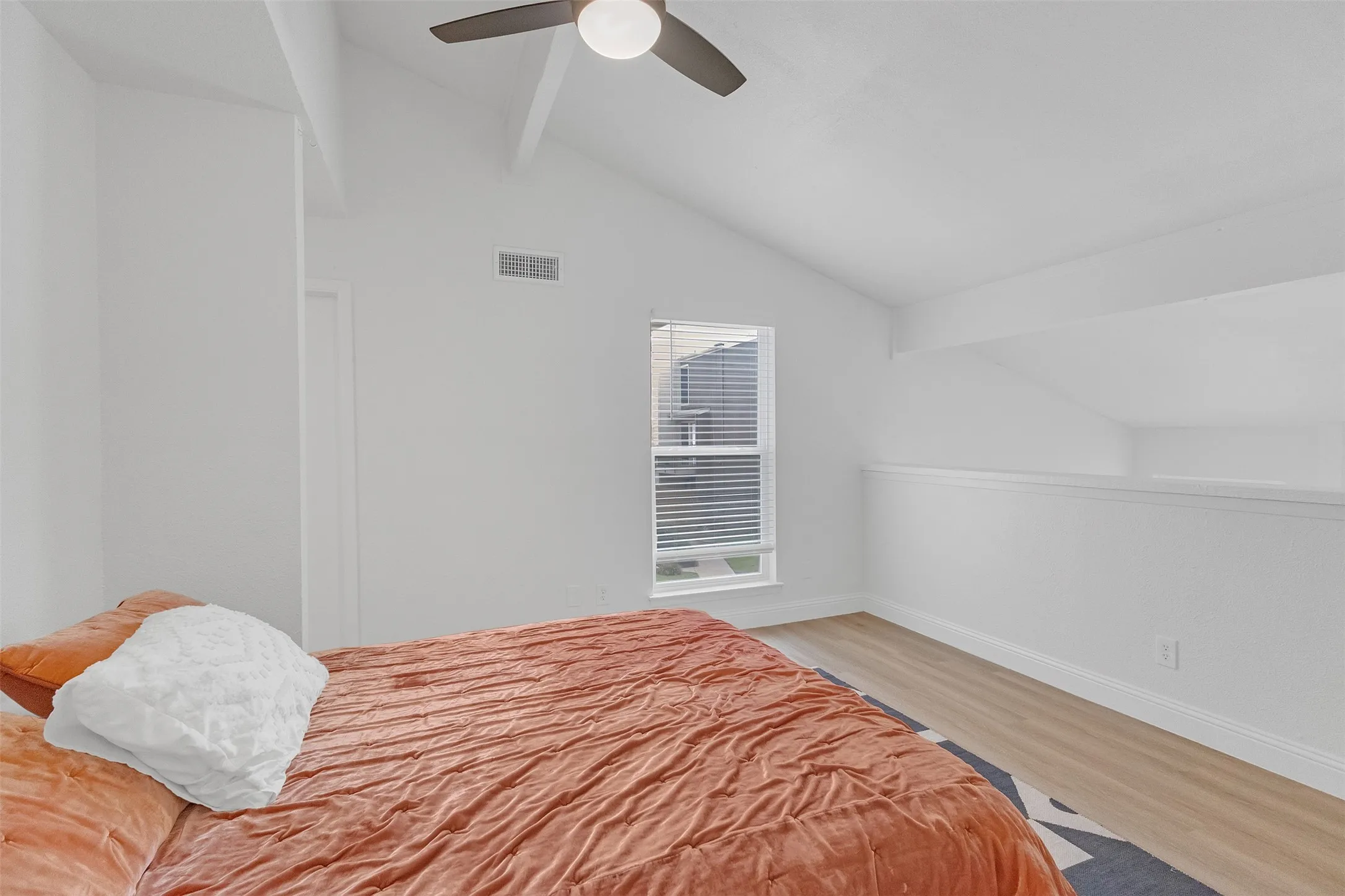 PRIMARY SUITE WITH HIGH CEILING