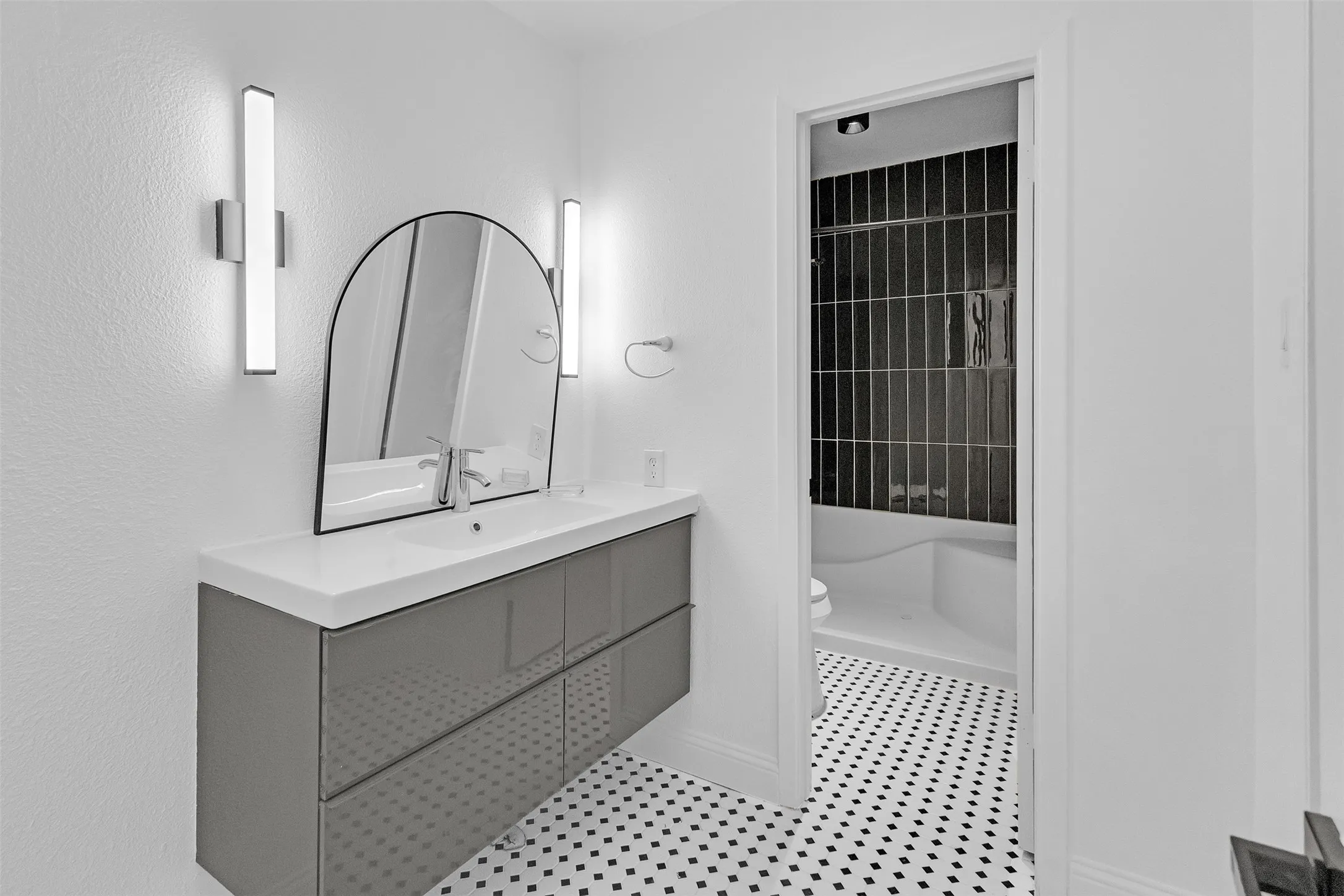 PRIMARY SUITE BATHROOM