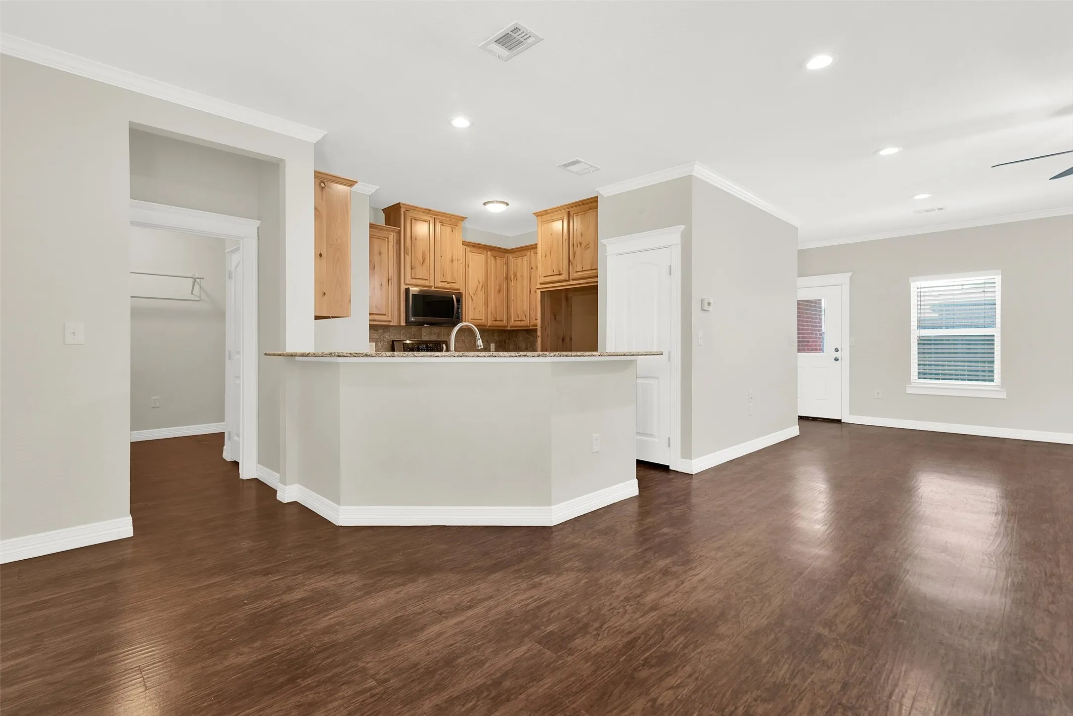 Single Family Residence For Sale in Grayson County , 105 Ashlyn Court, Whitesboro, Texas 76273, 3 Bedroom, 2 Bathroom, 2 Garage spaces, 1,638 Sqft, built in 2016, Preowned, mls#21228629, Real Estate Agent in Whitesboro, Homes For Sale in Grayson county, Homes For Sale in Whitesboro, Realtor in Whitesboro Texas, Real Estate Brokerage Independent Realty Texas, Luminita Cordes Realtor