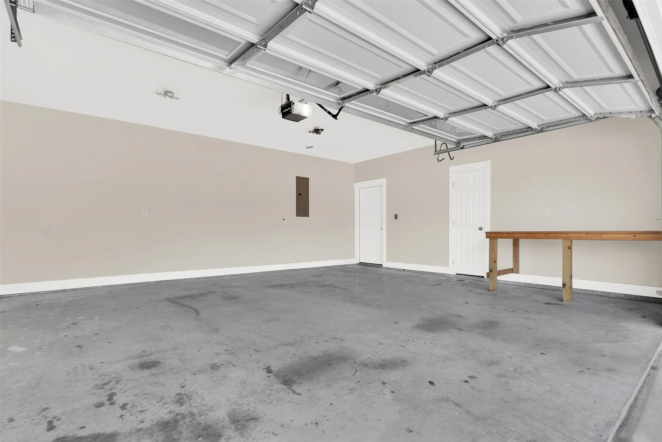 Single Family Residence For Sale in Grayson County , 105 Ashlyn Court, Whitesboro, Texas 76273, 3 Bedroom, 2 Bathroom, 2 Garage spaces, 1,638 Sqft, built in 2016, Preowned, mls#21228629, Real Estate Agent in Whitesboro, Homes For Sale in Grayson county, Homes For Sale in Whitesboro, Realtor in Whitesboro Texas, Real Estate Brokerage Independent Realty Texas, Luminita Cordes Realtor
