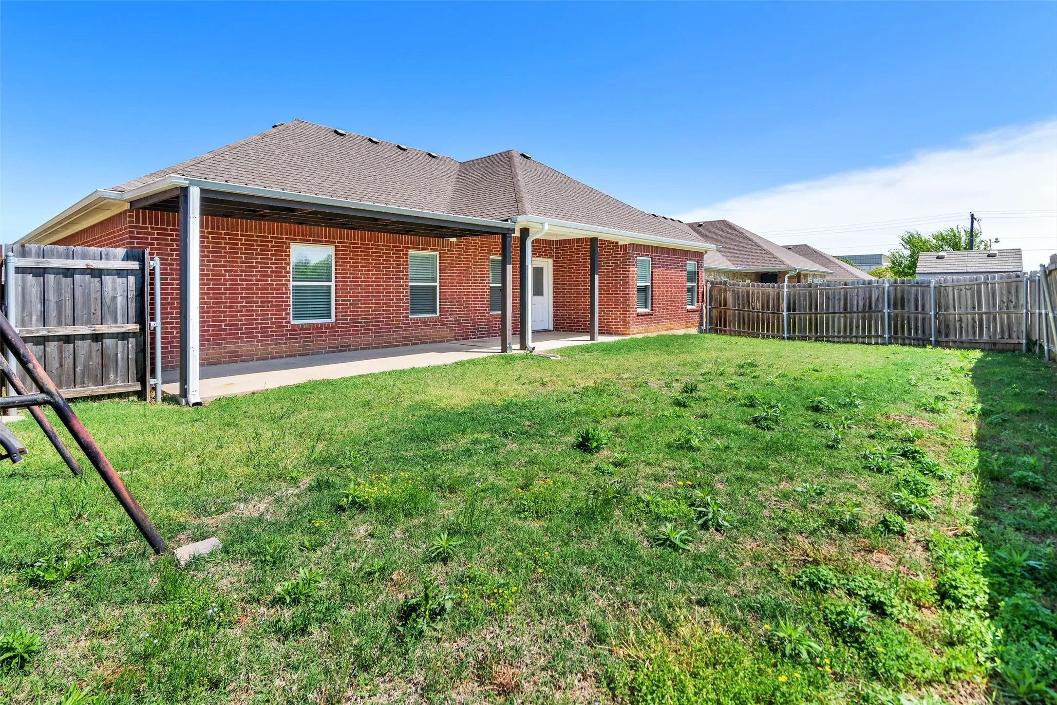 Single Family Residence For Sale in Grayson County , 105 Ashlyn Court, Whitesboro, Texas 76273, 3 Bedroom, 2 Bathroom, 2 Garage spaces, 1,638 Sqft, built in 2016, Preowned, mls#21228629, Real Estate Agent in Whitesboro, Homes For Sale in Grayson county, Homes For Sale in Whitesboro, Realtor in Whitesboro Texas, Real Estate Brokerage Independent Realty Texas, Luminita Cordes Realtor