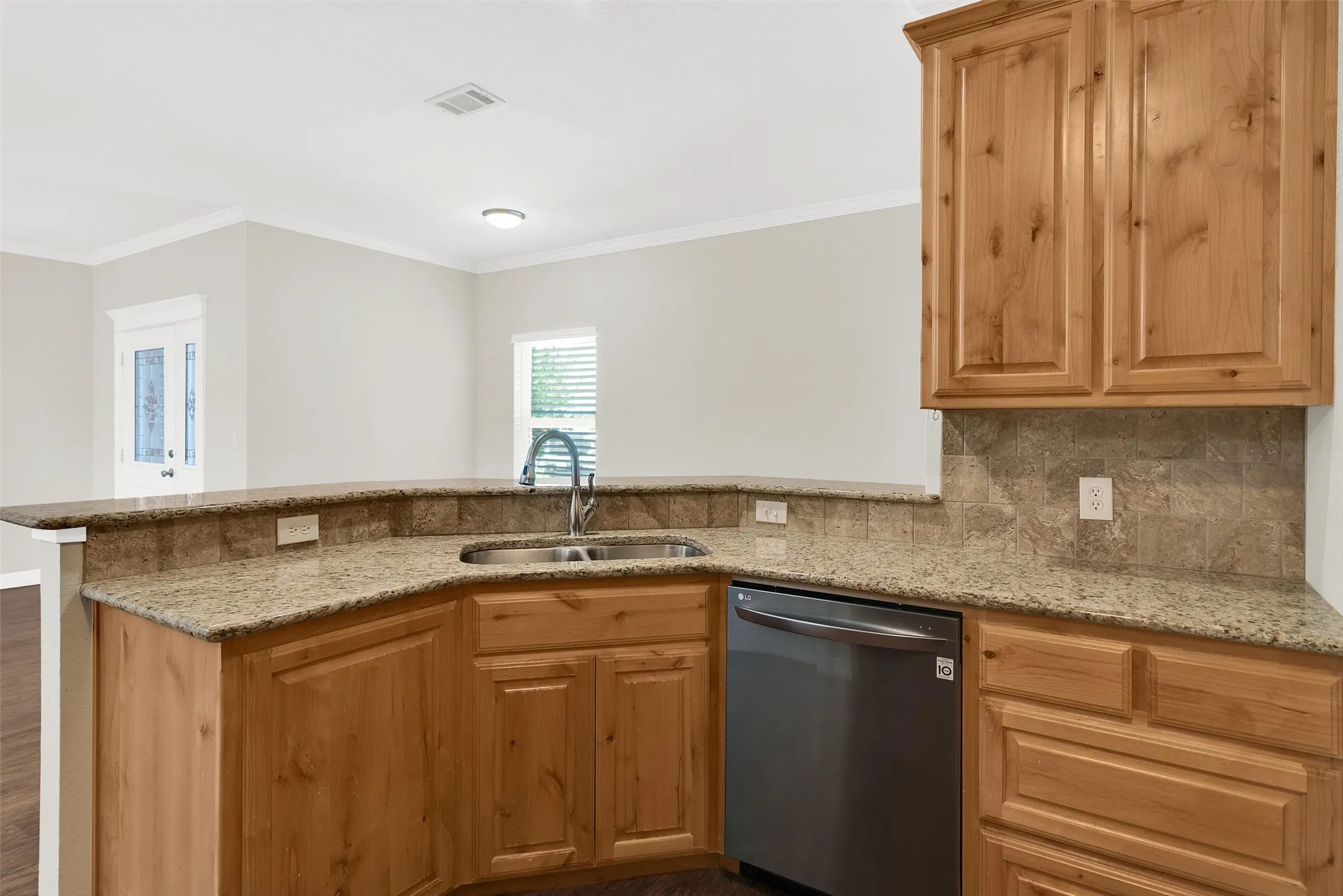 Single Family Residence For Sale in Grayson County , 105 Ashlyn Court, Whitesboro, Texas 76273, 3 Bedroom, 2 Bathroom, 2 Garage spaces, 1,638 Sqft, built in 2016, Preowned, mls#21228629, Real Estate Agent in Whitesboro, Homes For Sale in Grayson county, Homes For Sale in Whitesboro, Realtor in Whitesboro Texas, Real Estate Brokerage Independent Realty Texas, Luminita Cordes Realtor