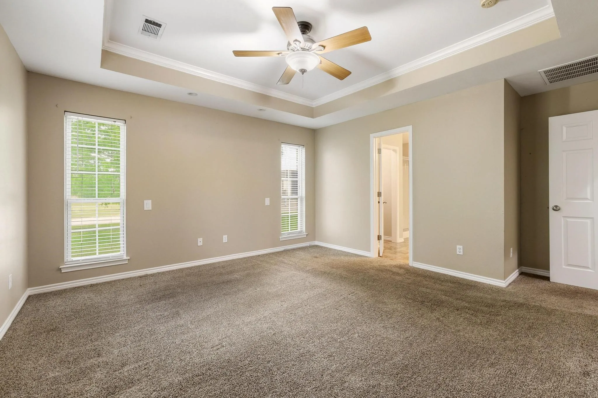 Single Family Residence For Sale in Grayson County , 386 Scoggins Road, Tioga, Texas 76271, 4 Bedroom, 2 Bathroom, 3 Garage spaces, 2,187 Sqft, built in 2005, mls#21228433, Real Estate Agent in Tioga, Homes For Sale in Grayson county, Homes For Sale in Tioga, Realtor in Tioga Texas, Real Estate Brokerage Independent Realty Texas, Luminita Cordes Realtor