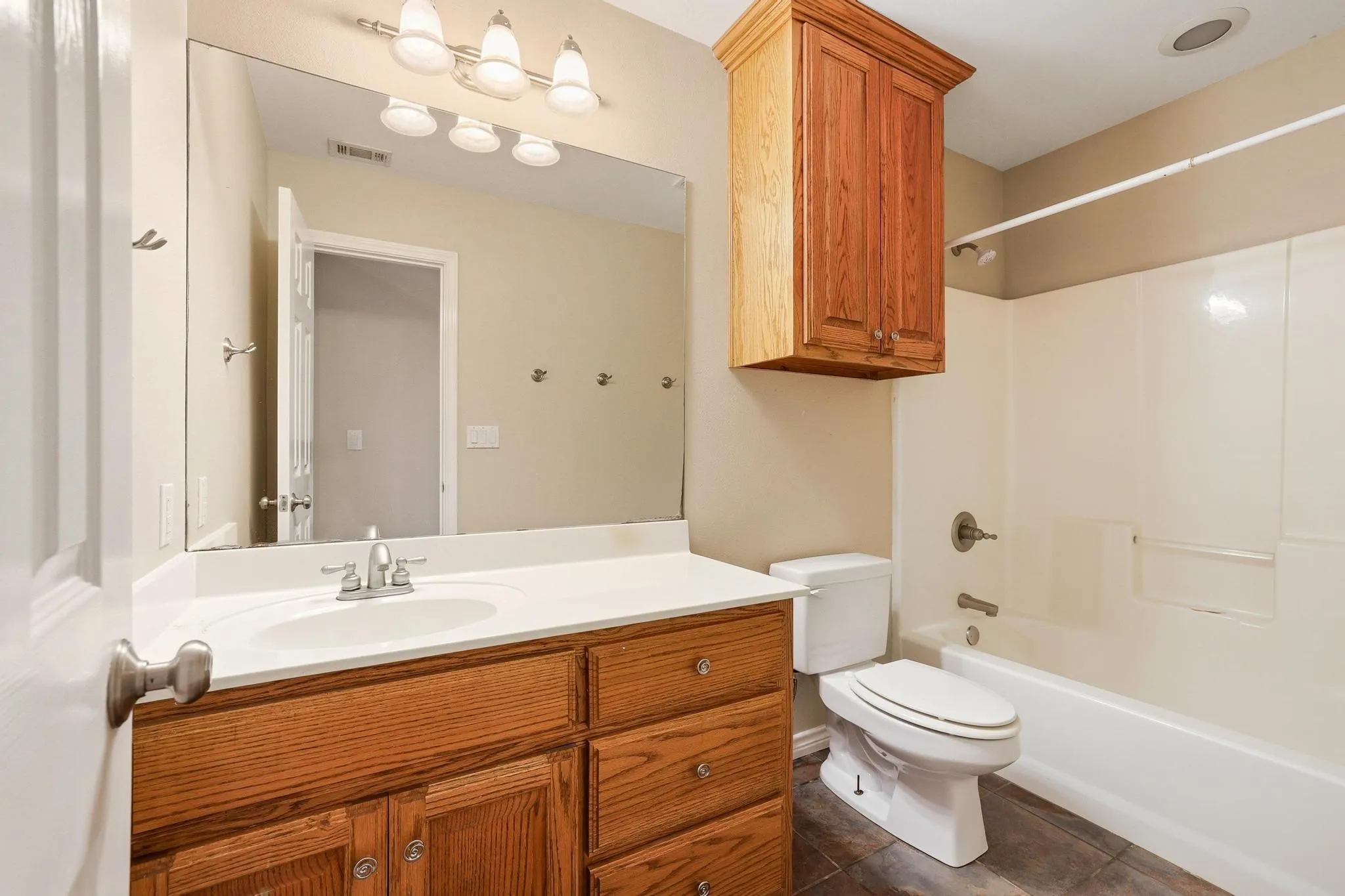 Single Family Residence For Sale in Grayson County , 386 Scoggins Road, Tioga, Texas 76271, 4 Bedroom, 2 Bathroom, 3 Garage spaces, 2,187 Sqft, built in 2005, mls#21228433, Real Estate Agent in Tioga, Homes For Sale in Grayson county, Homes For Sale in Tioga, Realtor in Tioga Texas, Real Estate Brokerage Independent Realty Texas, Luminita Cordes Realtor