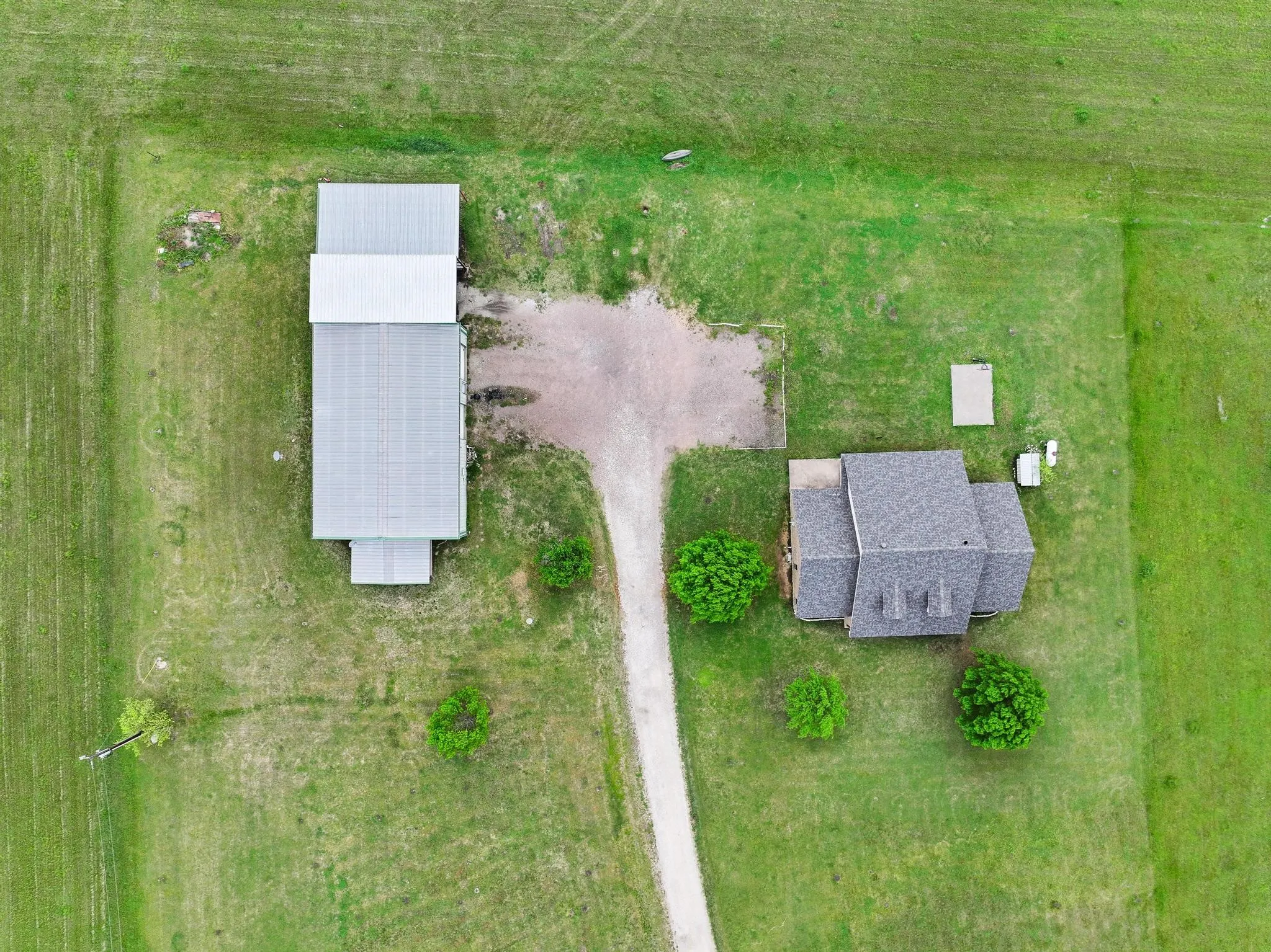 Single Family Residence For Sale in Grayson County , 386 Scoggins Road, Tioga, Texas 76271, 4 Bedroom, 2 Bathroom, 3 Garage spaces, 2,187 Sqft, built in 2005, mls#21228433, Real Estate Agent in Tioga, Homes For Sale in Grayson county, Homes For Sale in Tioga, Realtor in Tioga Texas, Real Estate Brokerage Independent Realty Texas, Luminita Cordes Realtor