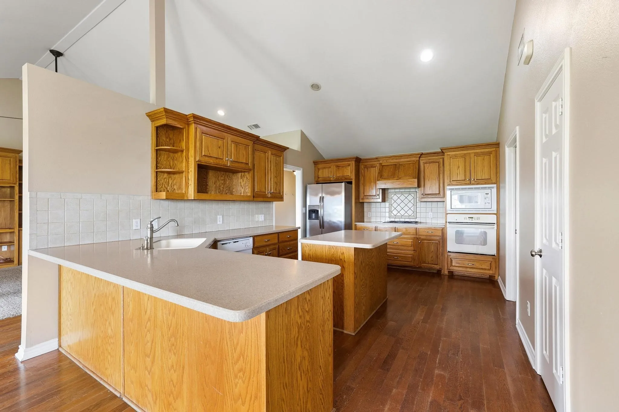 Single Family Residence For Sale in Grayson County , 386 Scoggins Road, Tioga, Texas 76271, 4 Bedroom, 2 Bathroom, 3 Garage spaces, 2,187 Sqft, built in 2005, mls#21228433, Real Estate Agent in Tioga, Homes For Sale in Grayson county, Homes For Sale in Tioga, Realtor in Tioga Texas, Real Estate Brokerage Independent Realty Texas, Luminita Cordes Realtor