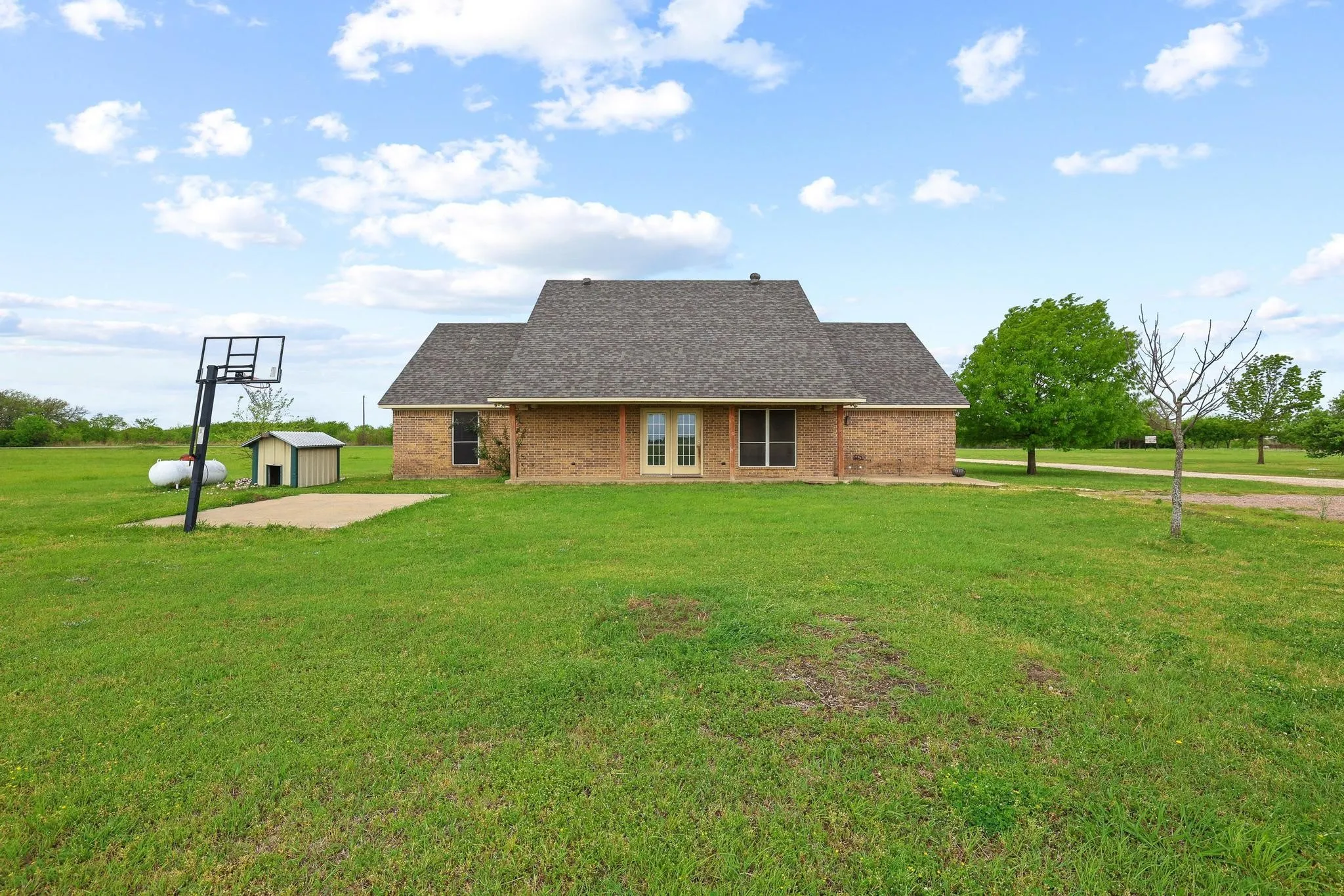 Single Family Residence For Sale in Grayson County , 386 Scoggins Road, Tioga, Texas 76271, 4 Bedroom, 2 Bathroom, 3 Garage spaces, 2,187 Sqft, built in 2005, mls#21228433, Real Estate Agent in Tioga, Homes For Sale in Grayson county, Homes For Sale in Tioga, Realtor in Tioga Texas, Real Estate Brokerage Independent Realty Texas, Luminita Cordes Realtor