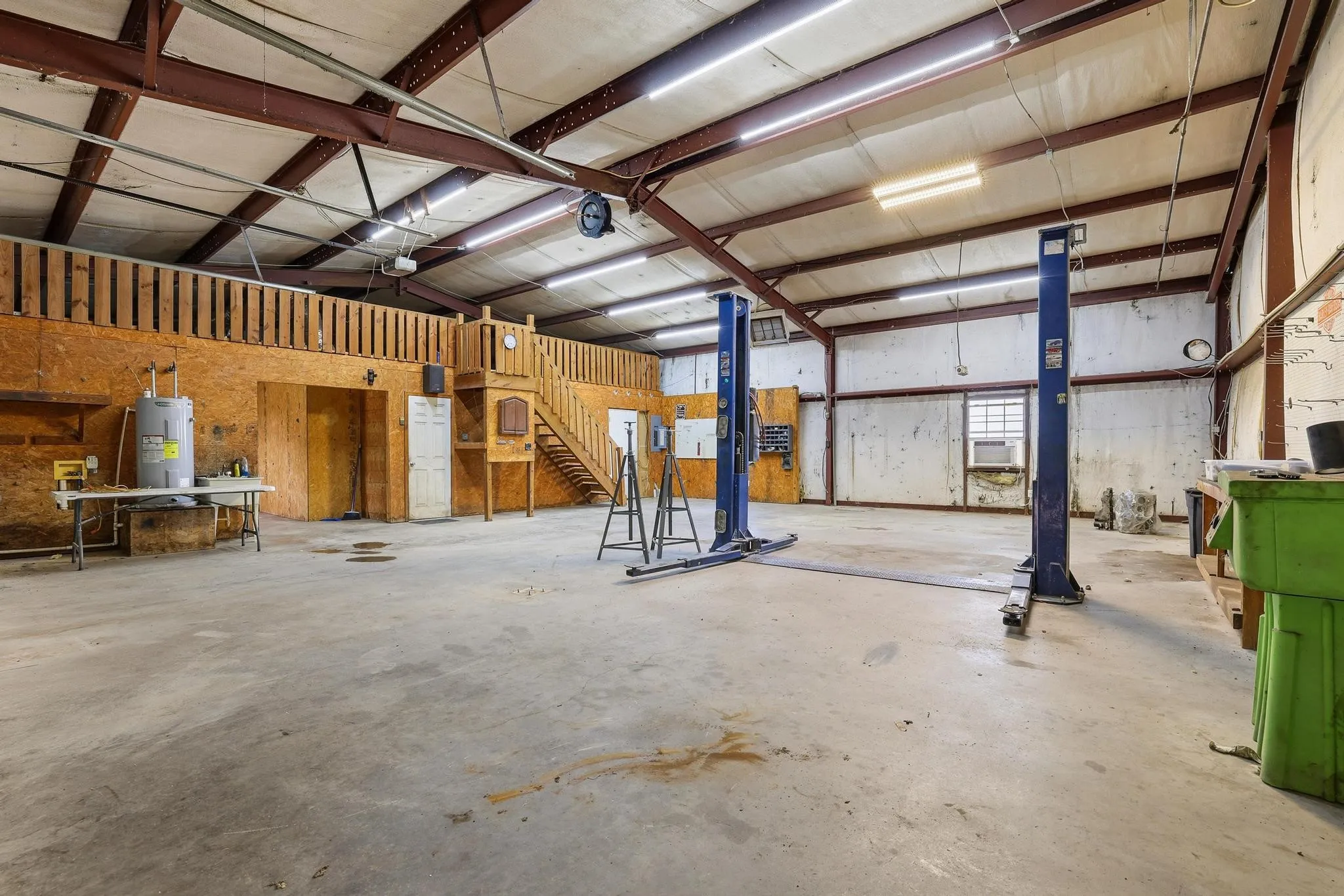 Single Family Residence For Sale in Grayson County , 386 Scoggins Road, Tioga, Texas 76271, 4 Bedroom, 2 Bathroom, 3 Garage spaces, 2,187 Sqft, built in 2005, mls#21228433, Real Estate Agent in Tioga, Homes For Sale in Grayson county, Homes For Sale in Tioga, Realtor in Tioga Texas, Real Estate Brokerage Independent Realty Texas, Luminita Cordes Realtor