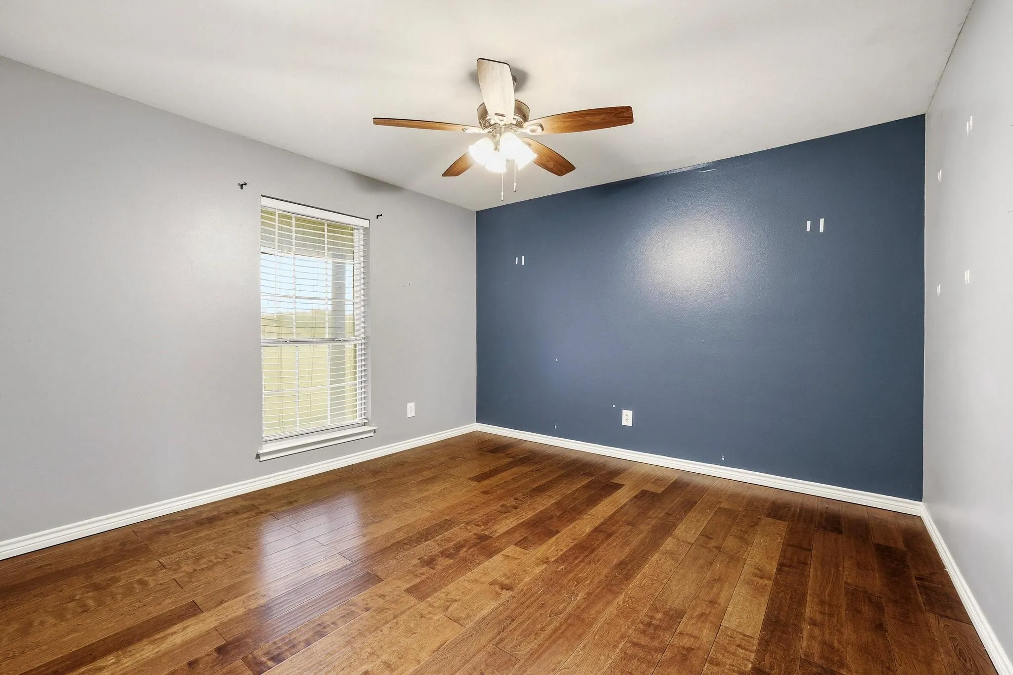 Single Family Residence For Sale in Grayson County , 386 Scoggins Road, Tioga, Texas 76271, 4 Bedroom, 2 Bathroom, 3 Garage spaces, 2,187 Sqft, built in 2005, mls#21228433, Real Estate Agent in Tioga, Homes For Sale in Grayson county, Homes For Sale in Tioga, Realtor in Tioga Texas, Real Estate Brokerage Independent Realty Texas, Luminita Cordes Realtor