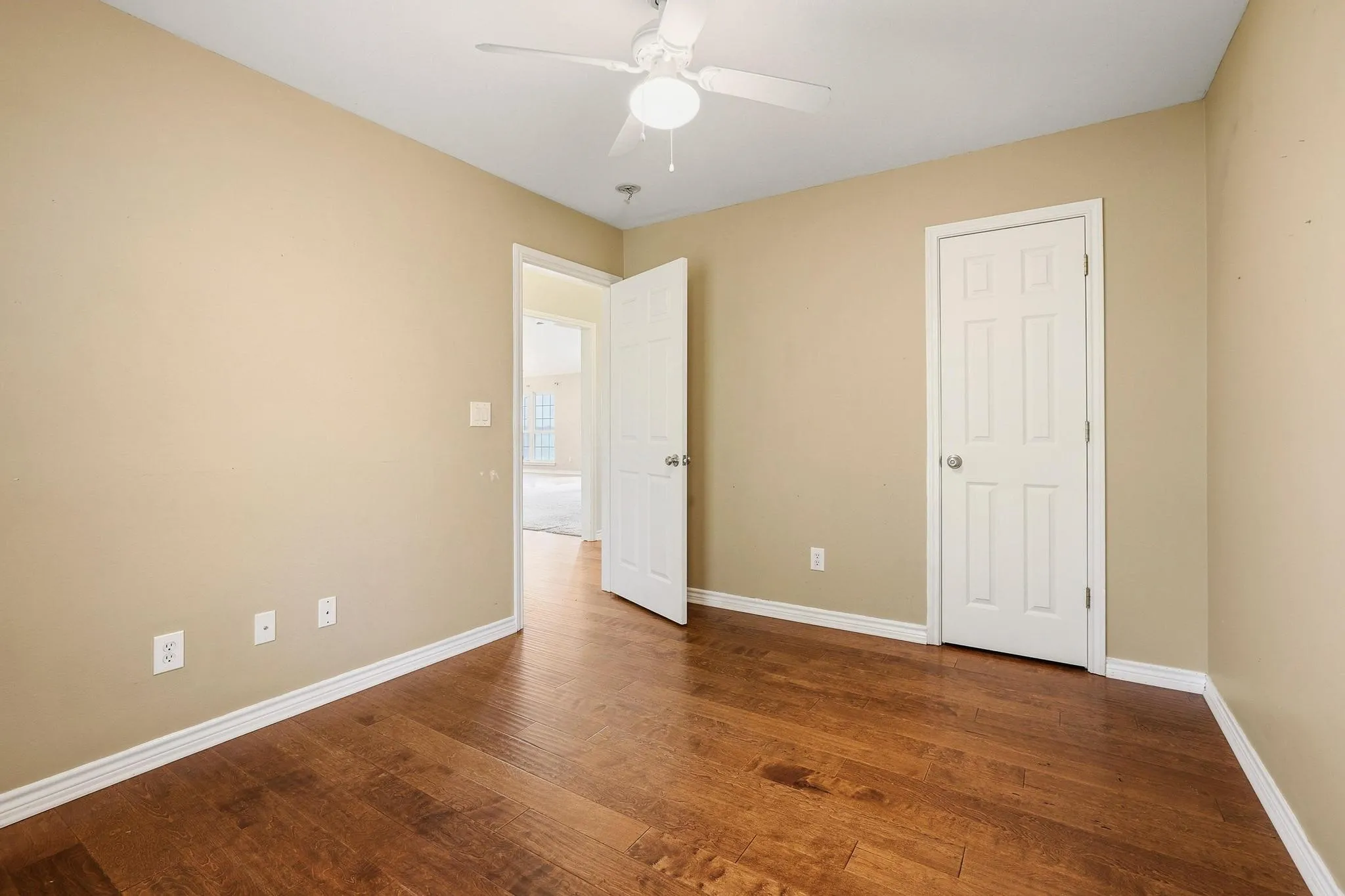 Single Family Residence For Sale in Grayson County , 386 Scoggins Road, Tioga, Texas 76271, 4 Bedroom, 2 Bathroom, 3 Garage spaces, 2,187 Sqft, built in 2005, mls#21228433, Real Estate Agent in Tioga, Homes For Sale in Grayson county, Homes For Sale in Tioga, Realtor in Tioga Texas, Real Estate Brokerage Independent Realty Texas, Luminita Cordes Realtor
