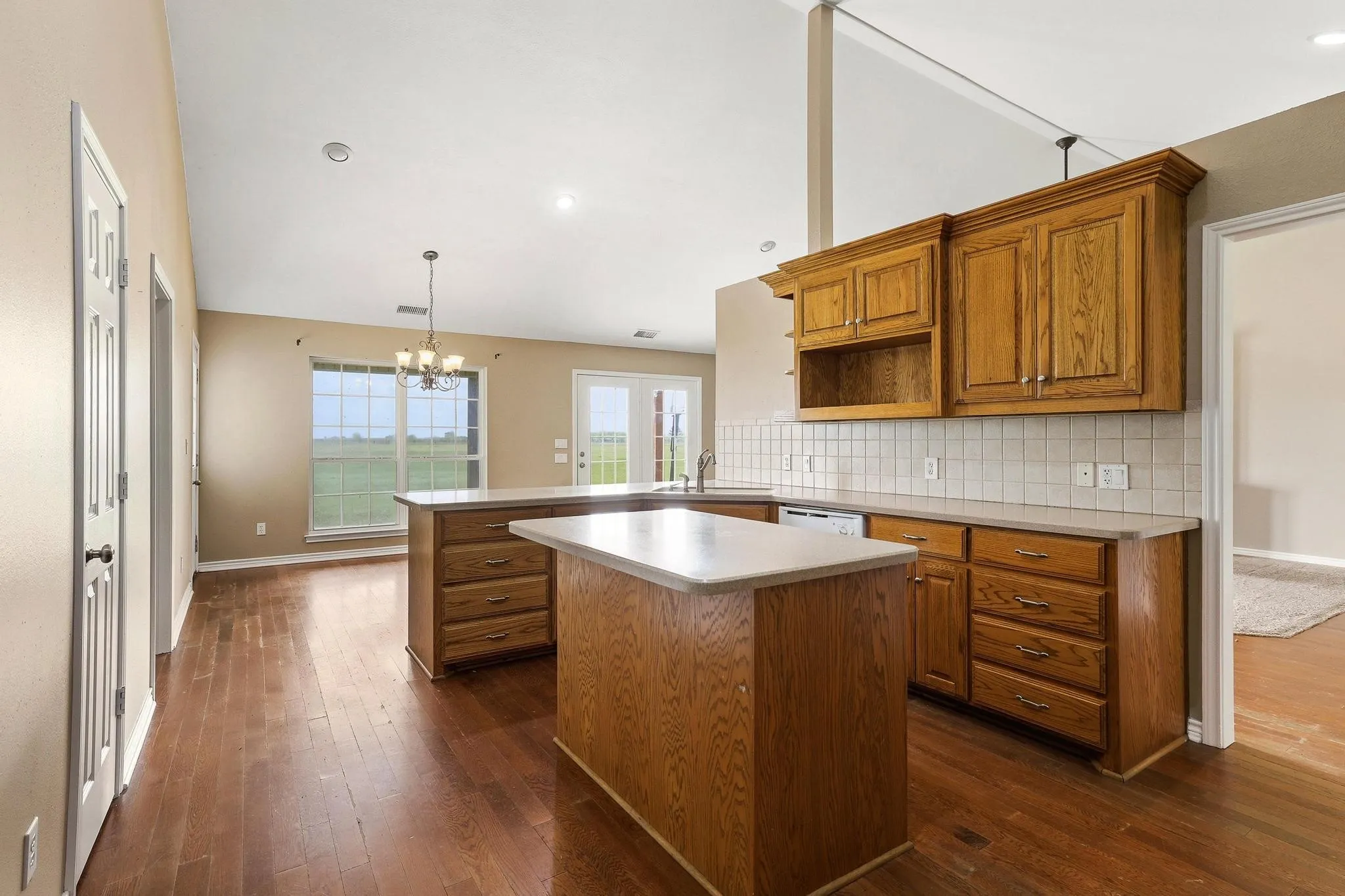 Single Family Residence For Sale in Grayson County , 386 Scoggins Road, Tioga, Texas 76271, 4 Bedroom, 2 Bathroom, 3 Garage spaces, 2,187 Sqft, built in 2005, mls#21228433, Real Estate Agent in Tioga, Homes For Sale in Grayson county, Homes For Sale in Tioga, Realtor in Tioga Texas, Real Estate Brokerage Independent Realty Texas, Luminita Cordes Realtor