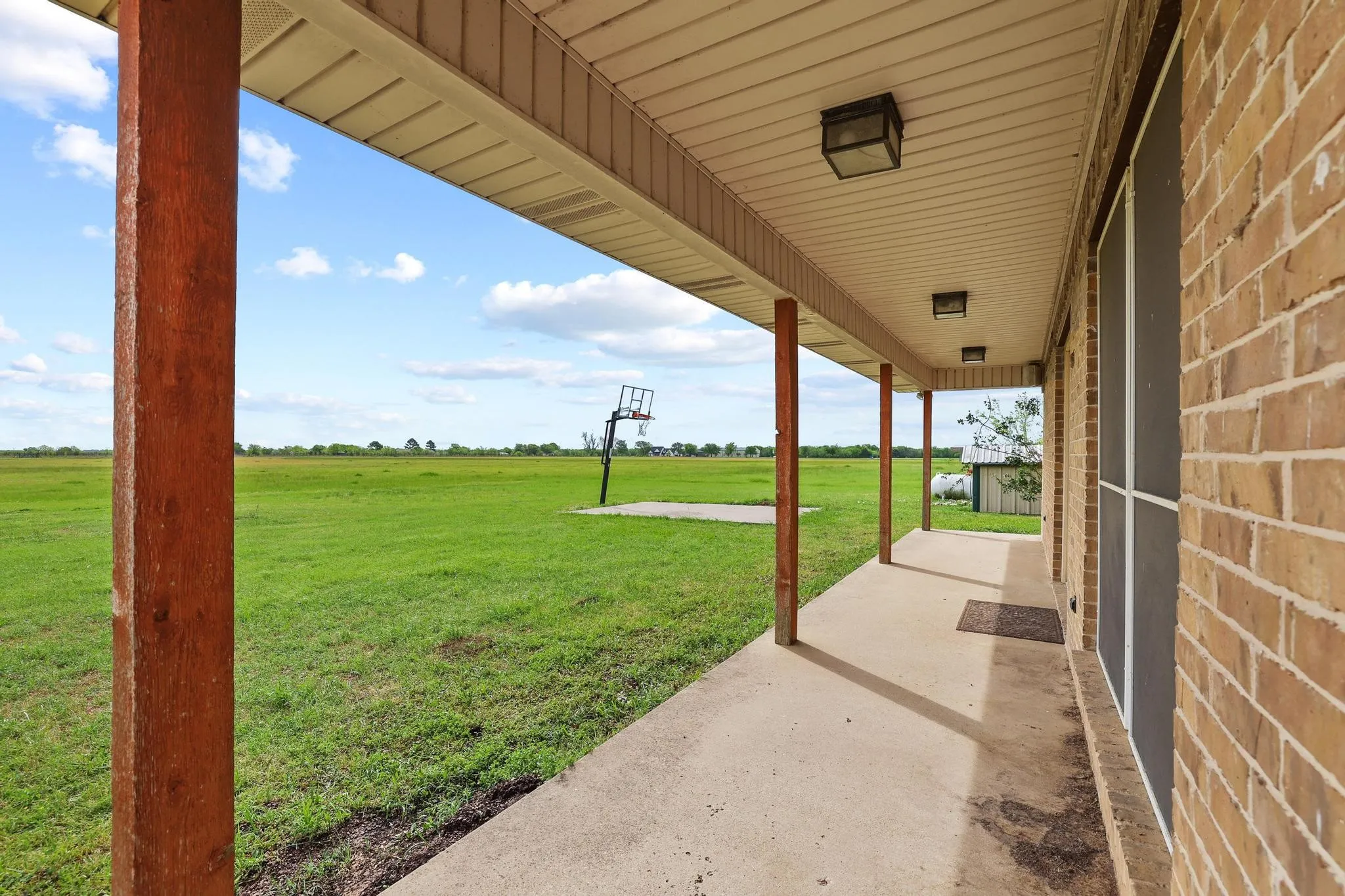 Single Family Residence For Sale in Grayson County , 386 Scoggins Road, Tioga, Texas 76271, 4 Bedroom, 2 Bathroom, 3 Garage spaces, 2,187 Sqft, built in 2005, mls#21228433, Real Estate Agent in Tioga, Homes For Sale in Grayson county, Homes For Sale in Tioga, Realtor in Tioga Texas, Real Estate Brokerage Independent Realty Texas, Luminita Cordes Realtor