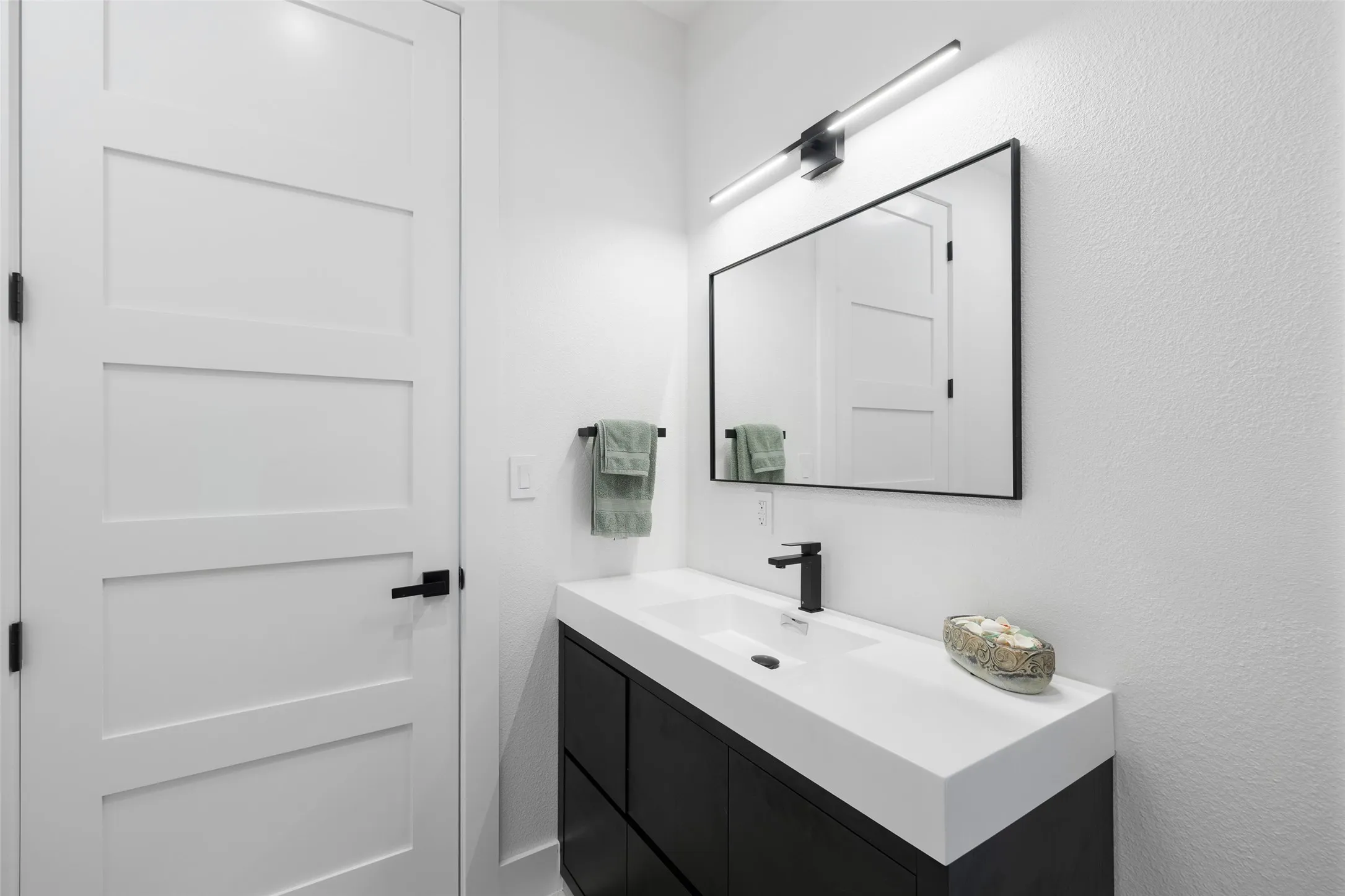 Condominium For Sale in Tarrant County , 62 Main Street 200, Colleyville, Texas 76034, 4 Bedroom, 4 Bathroom, 2 Garage spaces, 4,070 Sqft, built in 2002, Price $1,599,999, mls#21224901, Real Estate Agent in Colleyville, Homes For Sale in Tarrant county, Homes For Sale in Colleyville, Realtor in Colleyville Texas, Real Estate Brokerage Independent Realty Texas, Luminita Cordes Realtor