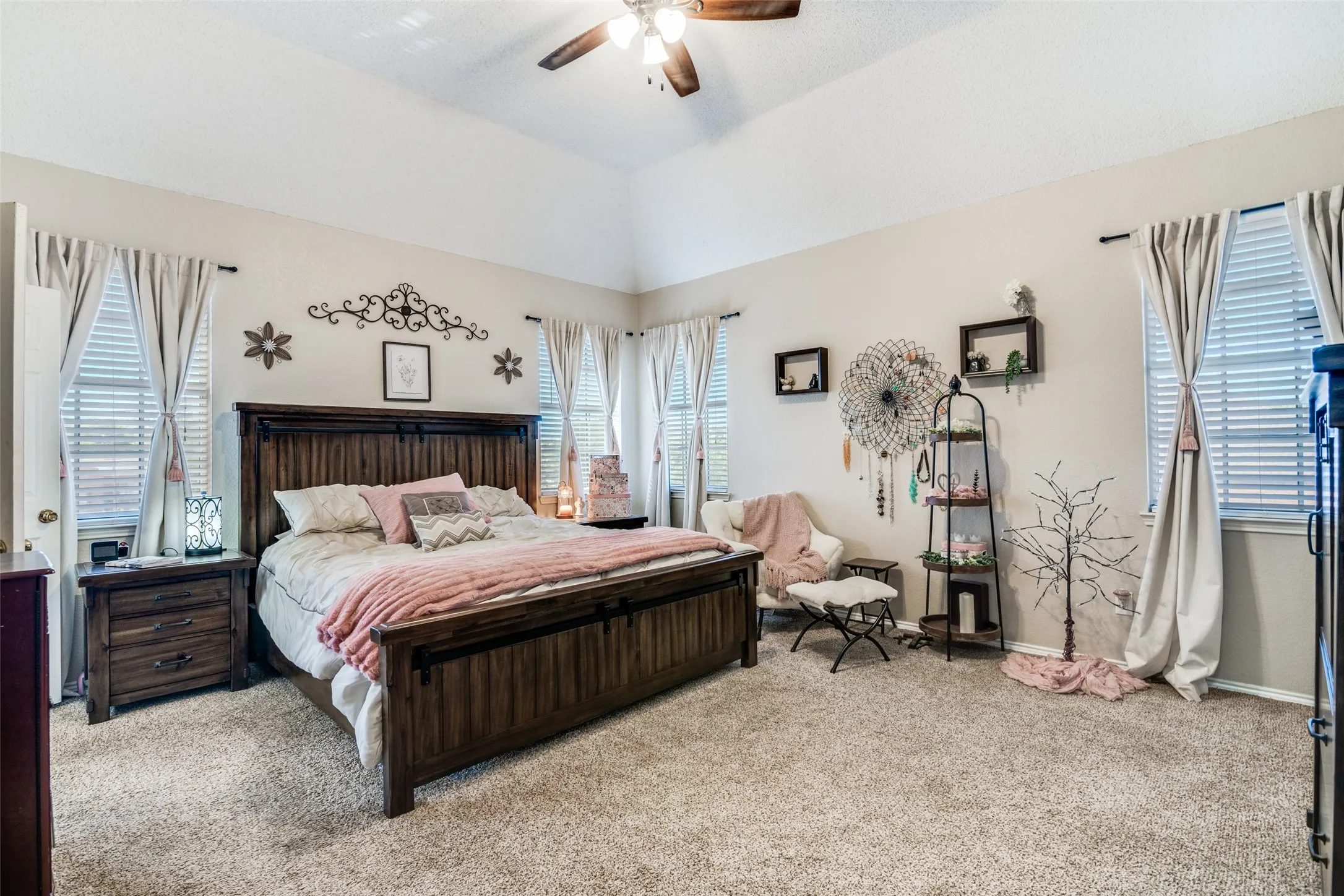 Single Family Residence For Sale in Rockwall County , 7517 Silverthorn Drive, Rowlett, Texas 75089, 5 Bedroom, 4 Bathroom, 2 Garage spaces, 4,095 Sqft, built in 1994, Preowned, mls#21229724, Real Estate Agent in Rowlett, Homes For Sale in Rockwall county, Homes For Sale in Rowlett, Realtor in Rowlett Texas, Real Estate Brokerage Independent Realty Texas, Luminita Cordes Realtor