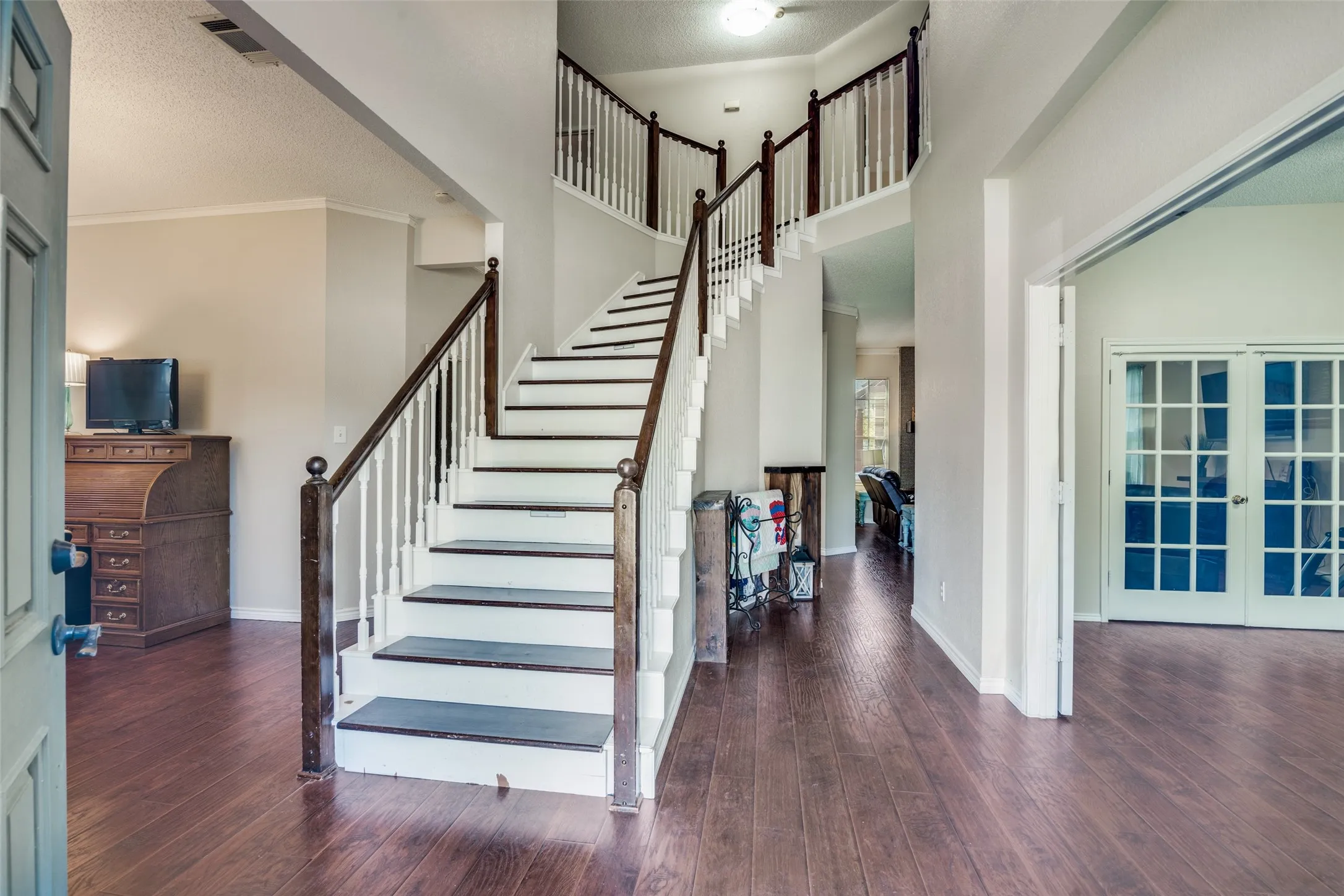 Single Family Residence For Sale in Rockwall County , 7517 Silverthorn Drive, Rowlett, Texas 75089, 5 Bedroom, 4 Bathroom, 2 Garage spaces, 4,095 Sqft, built in 1994, Preowned, mls#21229724, Real Estate Agent in Rowlett, Homes For Sale in Rockwall county, Homes For Sale in Rowlett, Realtor in Rowlett Texas, Real Estate Brokerage Independent Realty Texas, Luminita Cordes Realtor