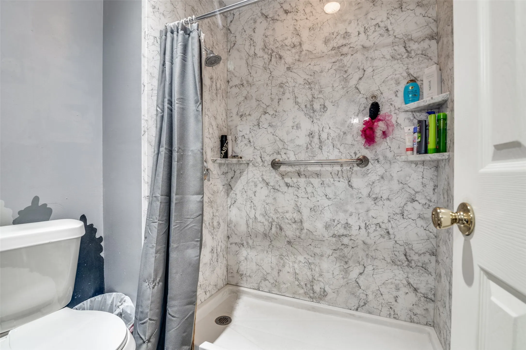 Single Family Residence For Sale in Rockwall County , 7517 Silverthorn Drive, Rowlett, Texas 75089, 5 Bedroom, 4 Bathroom, 2 Garage spaces, 4,095 Sqft, built in 1994, Preowned, mls#21229724, Real Estate Agent in Rowlett, Homes For Sale in Rockwall county, Homes For Sale in Rowlett, Realtor in Rowlett Texas, Real Estate Brokerage Independent Realty Texas, Luminita Cordes Realtor