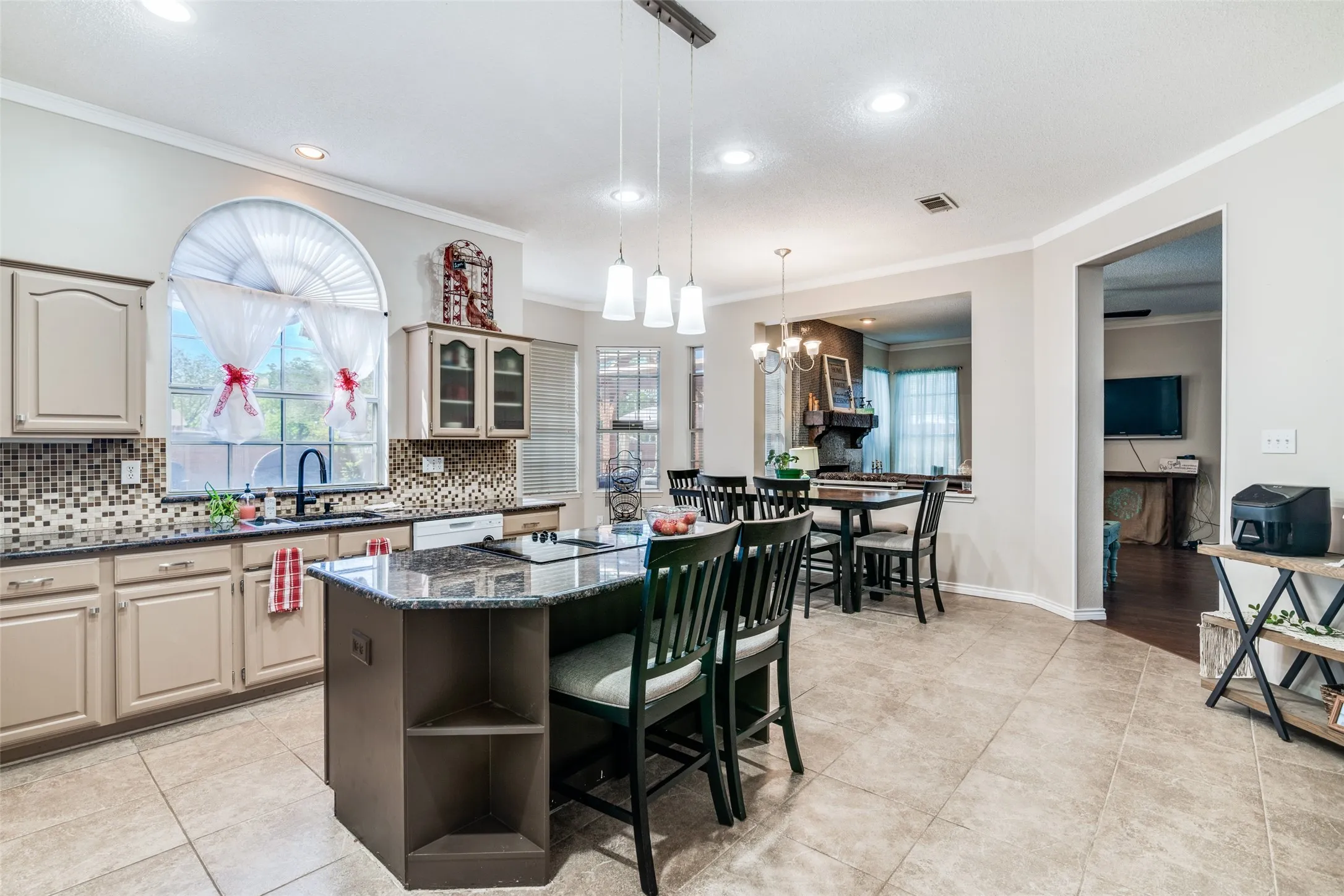 Single Family Residence For Sale in Rockwall County , 7517 Silverthorn Drive, Rowlett, Texas 75089, 5 Bedroom, 4 Bathroom, 2 Garage spaces, 4,095 Sqft, built in 1994, Preowned, mls#21229724, Real Estate Agent in Rowlett, Homes For Sale in Rockwall county, Homes For Sale in Rowlett, Realtor in Rowlett Texas, Real Estate Brokerage Independent Realty Texas, Luminita Cordes Realtor