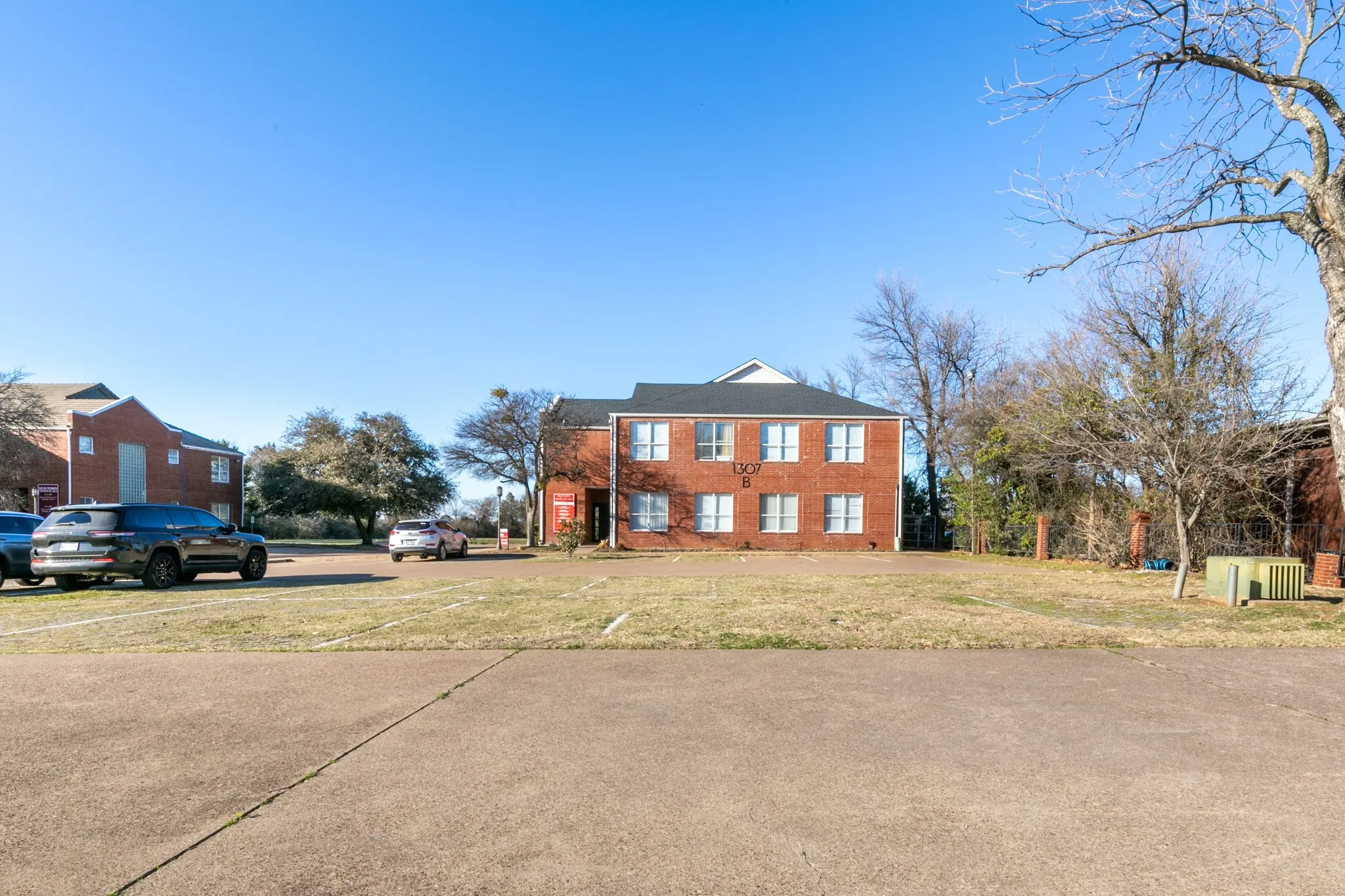 Office For Rent in Tarrant County , 1307 W Abram Street 100, Arlington, Texas 76013, 0, 0, Garage spaces, 0 Sqft, built in 1986, Preowned, Price $4,400, mls#21229204, Real Estate Agent in Arlington, Homes For Rent in Tarrant county, Homes For Rent in Arlington, Realtor in Arlington Texas, Real Estate Brokerage Independent Realty Texas, Luminita Cordes Realtor