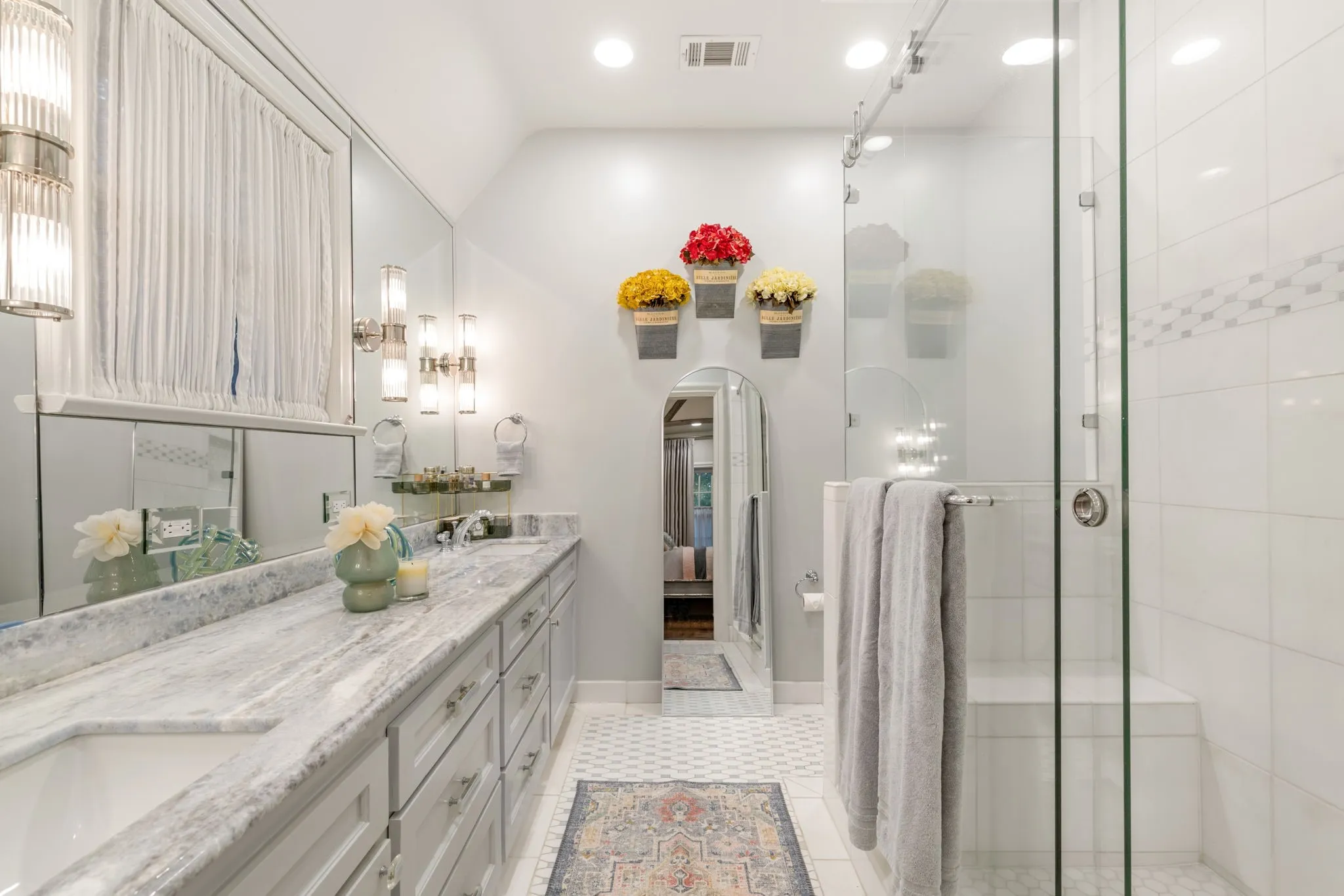 Single Family Residence For Sale in Dallas County , 4309 Beverly Drive, Highland Park, Texas 75205, 4 Bedroom, 4 Bathroom, 2 Garage spaces, 3,876 Sqft, built in 1928, Preowned, mls#21202714, Real Estate Agent in Highland Park, Homes For Sale in Dallas county, Homes For Sale in Highland Park, Realtor in Highland Park Texas, Real Estate Brokerage Independent Realty Texas, Luminita Cordes Realtor