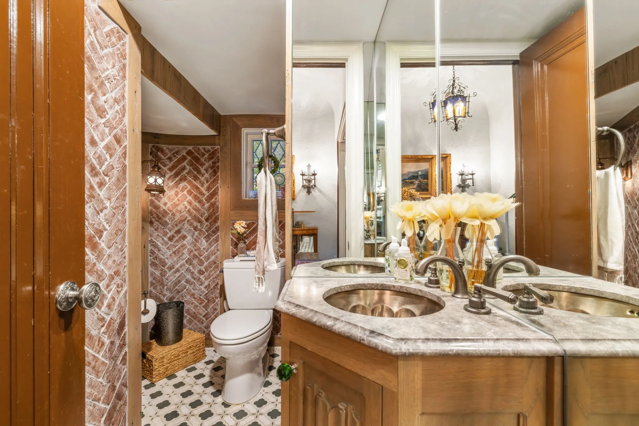Single Family Residence For Sale in Dallas County , 4309 Beverly Drive, Highland Park, Texas 75205, 4 Bedroom, 4 Bathroom, 2 Garage spaces, 3,876 Sqft, built in 1928, Preowned, mls#21202714, Real Estate Agent in Highland Park, Homes For Sale in Dallas county, Homes For Sale in Highland Park, Realtor in Highland Park Texas, Real Estate Brokerage Independent Realty Texas, Luminita Cordes Realtor
