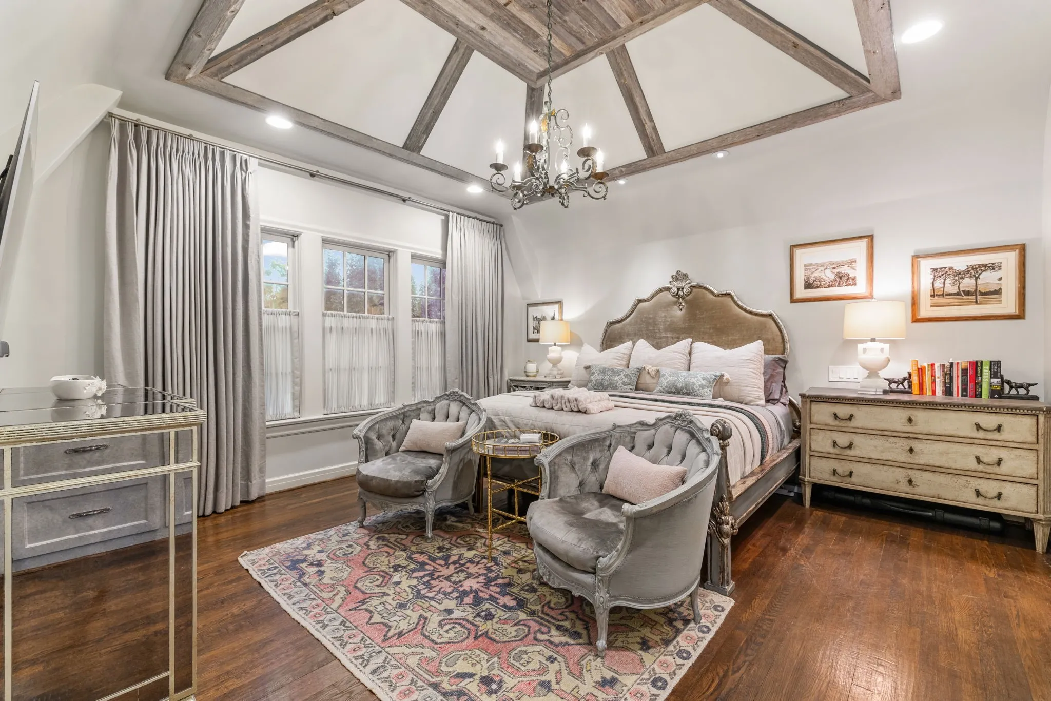 Single Family Residence For Sale in Dallas County , 4309 Beverly Drive, Highland Park, Texas 75205, 4 Bedroom, 4 Bathroom, 2 Garage spaces, 3,876 Sqft, built in 1928, Preowned, mls#21202714, Real Estate Agent in Highland Park, Homes For Sale in Dallas county, Homes For Sale in Highland Park, Realtor in Highland Park Texas, Real Estate Brokerage Independent Realty Texas, Luminita Cordes Realtor