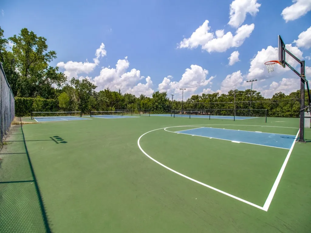 Condominium For Sale in Grayson County , 2164 Tanglewood Boulevard A105, Pottsboro, Texas 75076, 2 Bedroom, 3 Bathroom, Garage spaces, 1,251 Sqft, built in 1985, Preowned, mls#21229716, Real Estate Agent in Pottsboro, Homes For Sale in Grayson county, Homes For Sale in Pottsboro, Realtor in Pottsboro Texas, Real Estate Brokerage Independent Realty Texas, Luminita Cordes Realtor