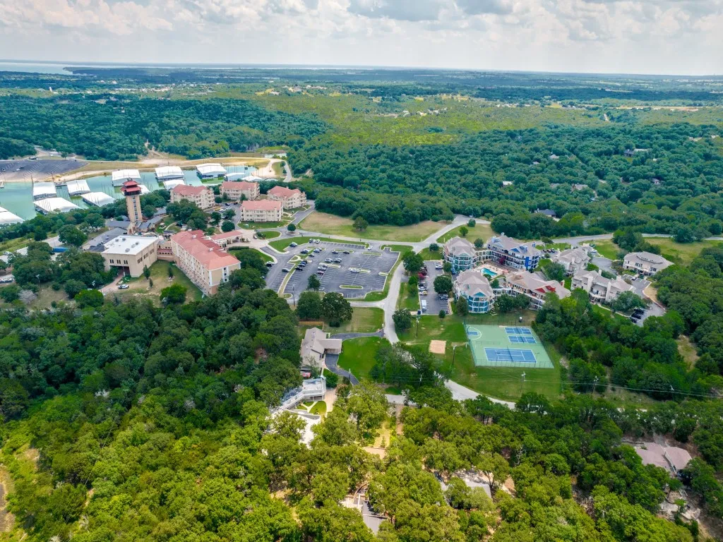 Condominium For Sale in Grayson County , 2164 Tanglewood Boulevard A105, Pottsboro, Texas 75076, 2 Bedroom, 3 Bathroom, Garage spaces, 1,251 Sqft, built in 1985, Preowned, mls#21229716, Real Estate Agent in Pottsboro, Homes For Sale in Grayson county, Homes For Sale in Pottsboro, Realtor in Pottsboro Texas, Real Estate Brokerage Independent Realty Texas, Luminita Cordes Realtor