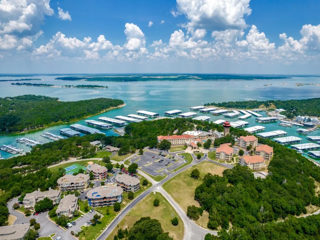 Condominium For Sale in Grayson County , 2164 Tanglewood Boulevard A105, Pottsboro, Texas 75076, 2 Bedroom, 3 Bathroom, Garage spaces, 1,251 Sqft, built in 1985, Preowned, mls#21229716, Real Estate Agent in Pottsboro, Homes For Sale in Grayson county, Homes For Sale in Pottsboro, Realtor in Pottsboro Texas, Real Estate Brokerage Independent Realty Texas, Luminita Cordes Realtor