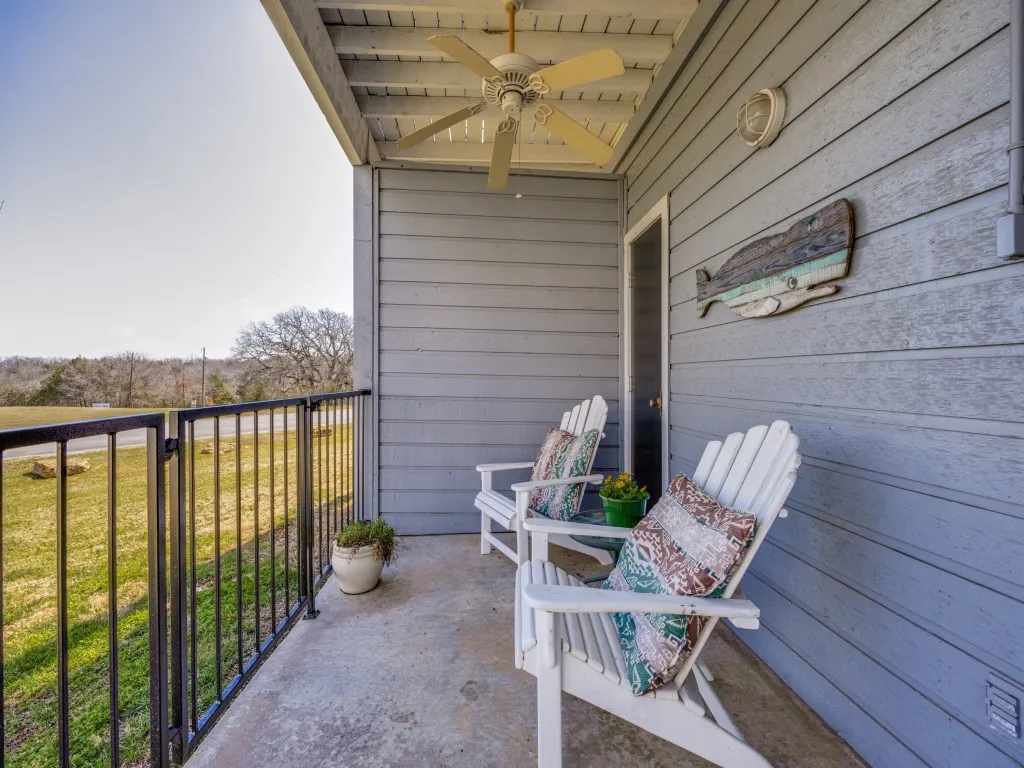Condominium For Sale in Grayson County , 2164 Tanglewood Boulevard A105, Pottsboro, Texas 75076, 2 Bedroom, 3 Bathroom, Garage spaces, 1,251 Sqft, built in 1985, Preowned, mls#21229716, Real Estate Agent in Pottsboro, Homes For Sale in Grayson county, Homes For Sale in Pottsboro, Realtor in Pottsboro Texas, Real Estate Brokerage Independent Realty Texas, Luminita Cordes Realtor