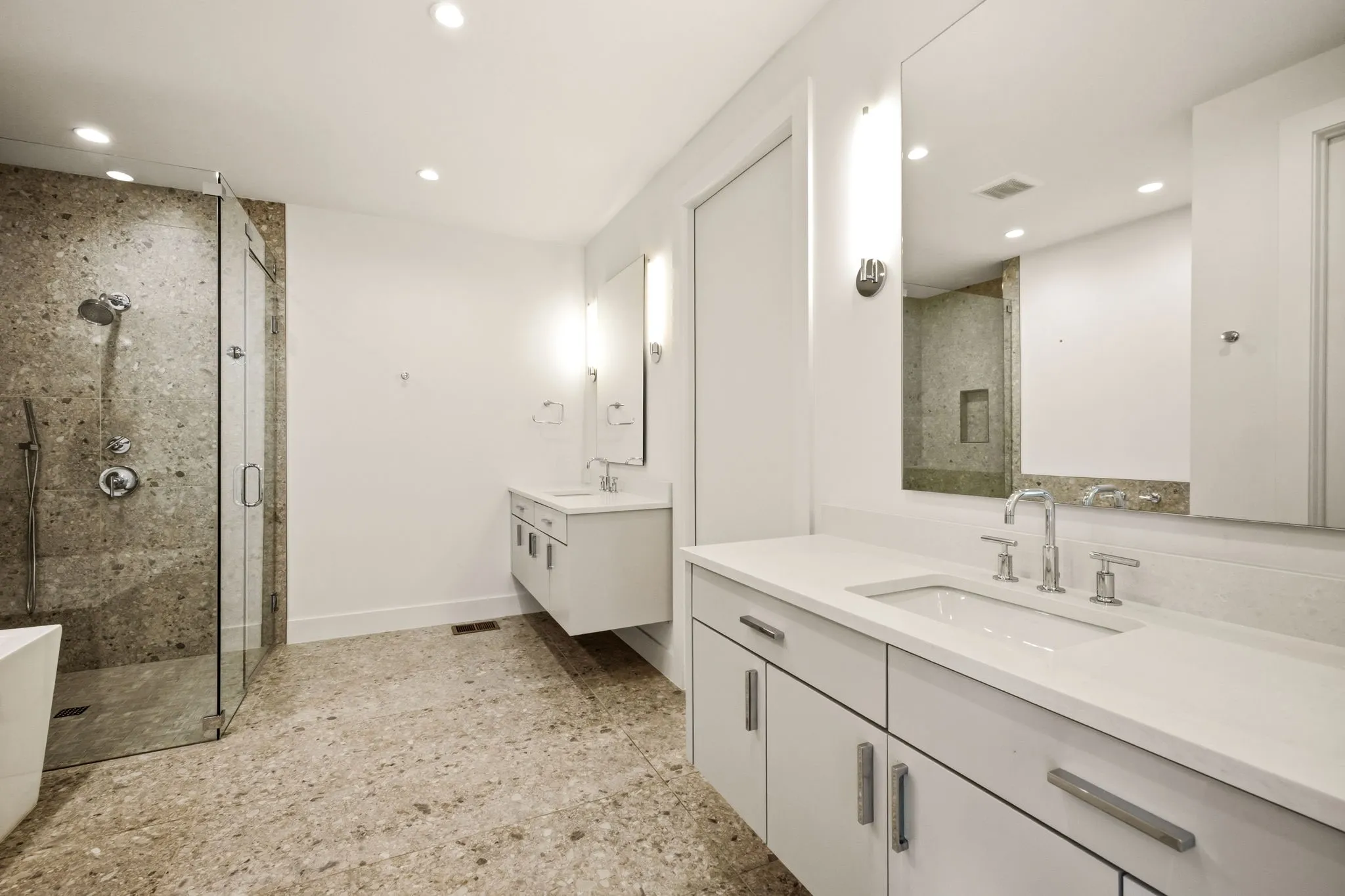 Single Family Residence For Sale in Dallas County , 5133 Vickery Boulevard, Dallas, Texas 75206, 3 Bedroom, 5 Bathroom, 2 Garage spaces, 4,001 Sqft, built in 2023, Preowned, mls#21229890, Real Estate Agent in Dallas, Homes For Sale in Dallas county, Homes For Sale in Dallas, Realtor in Dallas Texas, Real Estate Brokerage Independent Realty Texas, Luminita Cordes Realtor