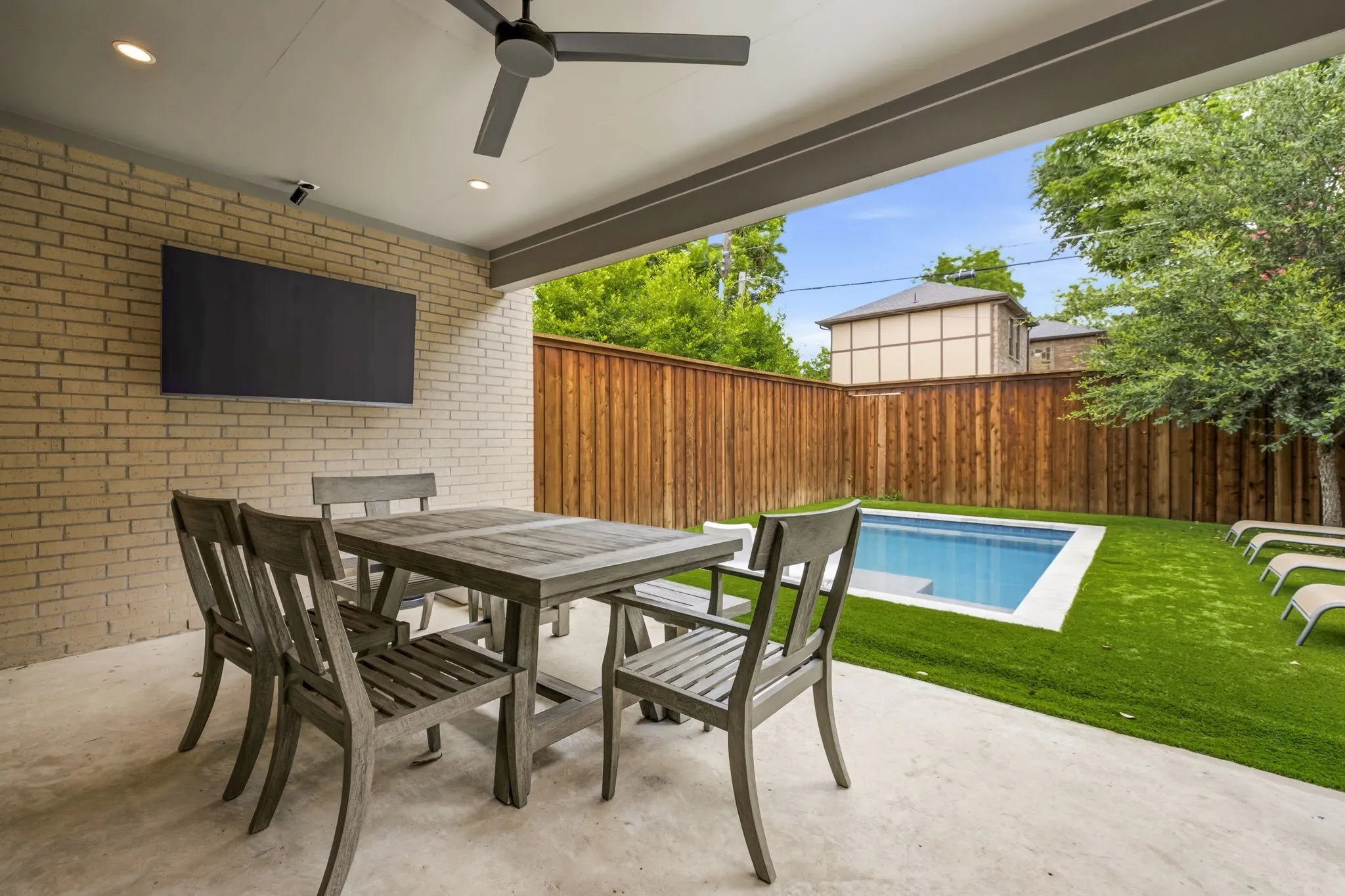Single Family Residence For Sale in Dallas County , 5133 Vickery Boulevard, Dallas, Texas 75206, 3 Bedroom, 5 Bathroom, 2 Garage spaces, 4,001 Sqft, built in 2023, Preowned, mls#21229890, Real Estate Agent in Dallas, Homes For Sale in Dallas county, Homes For Sale in Dallas, Realtor in Dallas Texas, Real Estate Brokerage Independent Realty Texas, Luminita Cordes Realtor