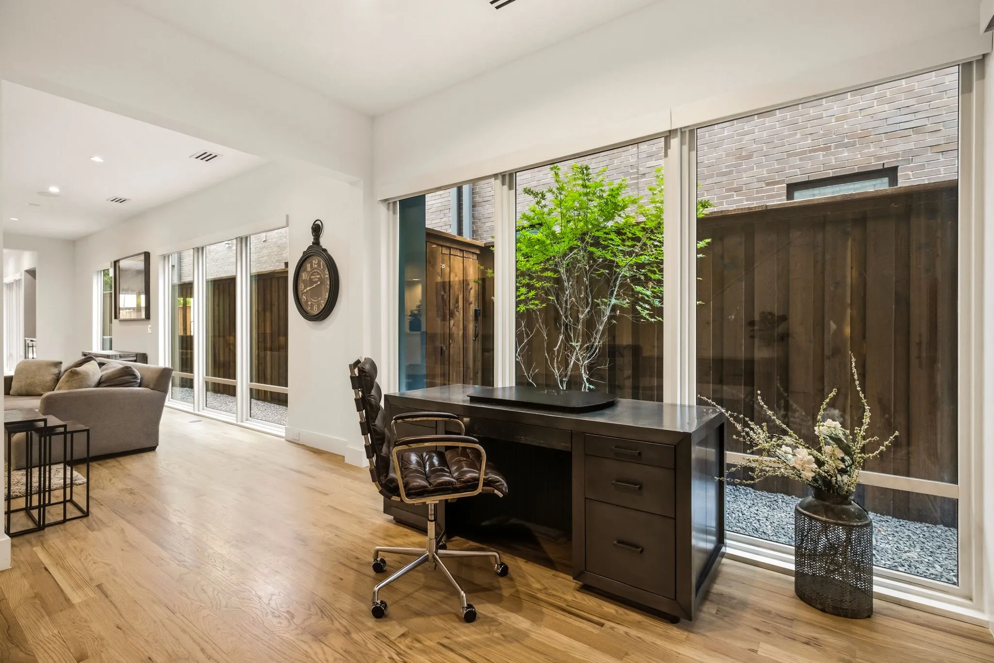 Single Family Residence For Sale in Dallas County , 5133 Vickery Boulevard, Dallas, Texas 75206, 3 Bedroom, 5 Bathroom, 2 Garage spaces, 4,001 Sqft, built in 2023, Preowned, mls#21229890, Real Estate Agent in Dallas, Homes For Sale in Dallas county, Homes For Sale in Dallas, Realtor in Dallas Texas, Real Estate Brokerage Independent Realty Texas, Luminita Cordes Realtor