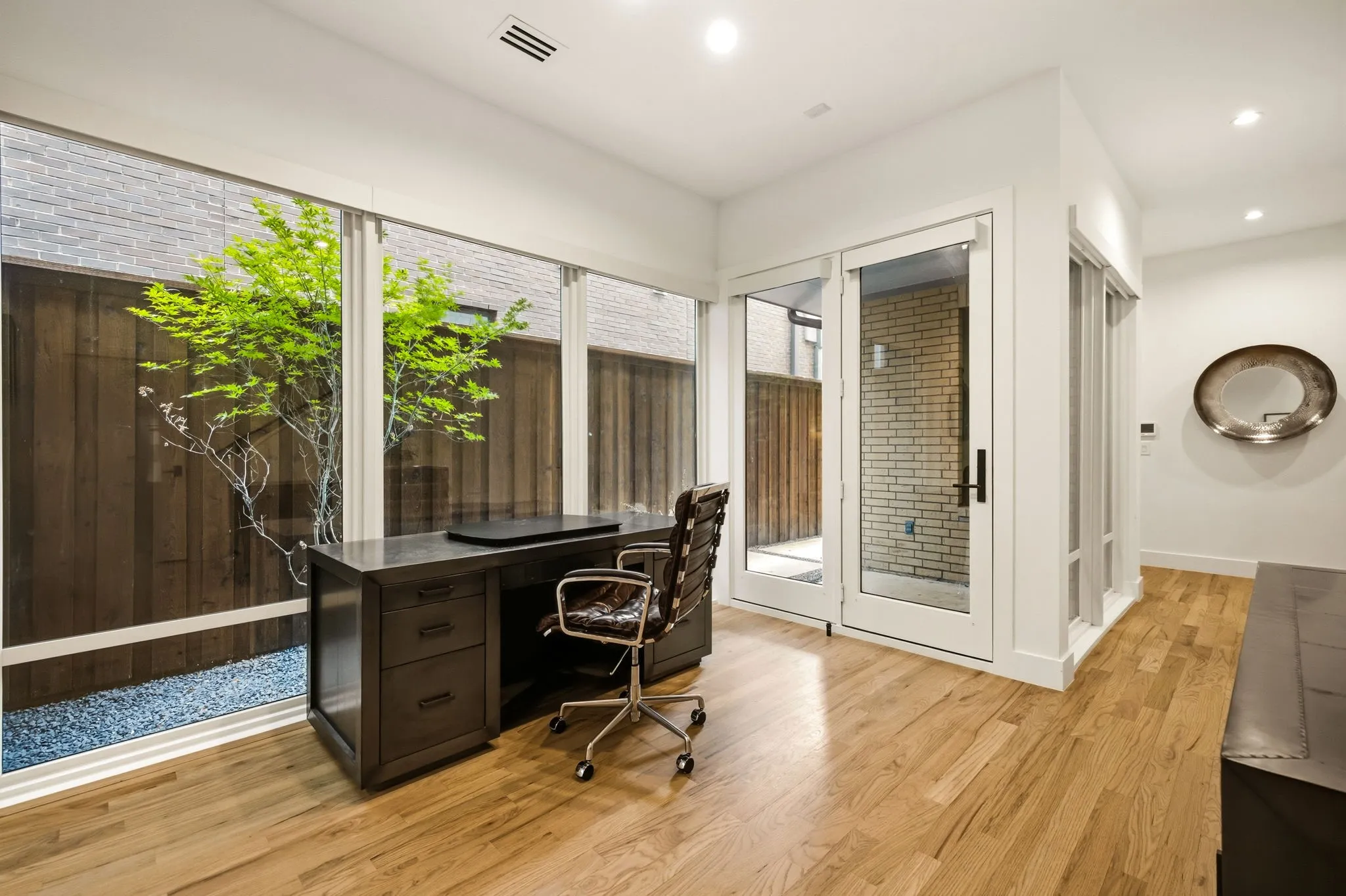 Single Family Residence For Sale in Dallas County , 5133 Vickery Boulevard, Dallas, Texas 75206, 3 Bedroom, 5 Bathroom, 2 Garage spaces, 4,001 Sqft, built in 2023, Preowned, mls#21229890, Real Estate Agent in Dallas, Homes For Sale in Dallas county, Homes For Sale in Dallas, Realtor in Dallas Texas, Real Estate Brokerage Independent Realty Texas, Luminita Cordes Realtor