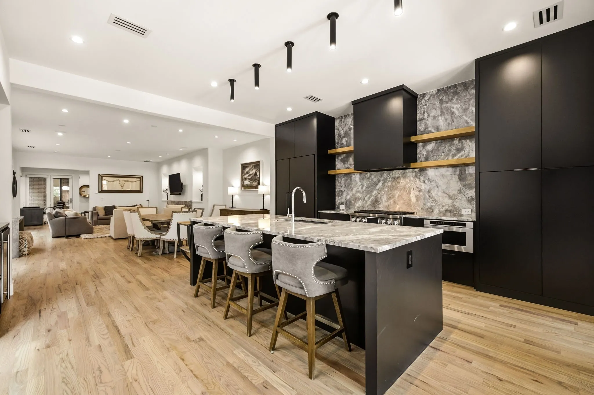 Single Family Residence For Sale in Dallas County , 5133 Vickery Boulevard, Dallas, Texas 75206, 3 Bedroom, 5 Bathroom, 2 Garage spaces, 4,001 Sqft, built in 2023, Preowned, mls#21229890, Real Estate Agent in Dallas, Homes For Sale in Dallas county, Homes For Sale in Dallas, Realtor in Dallas Texas, Real Estate Brokerage Independent Realty Texas, Luminita Cordes Realtor