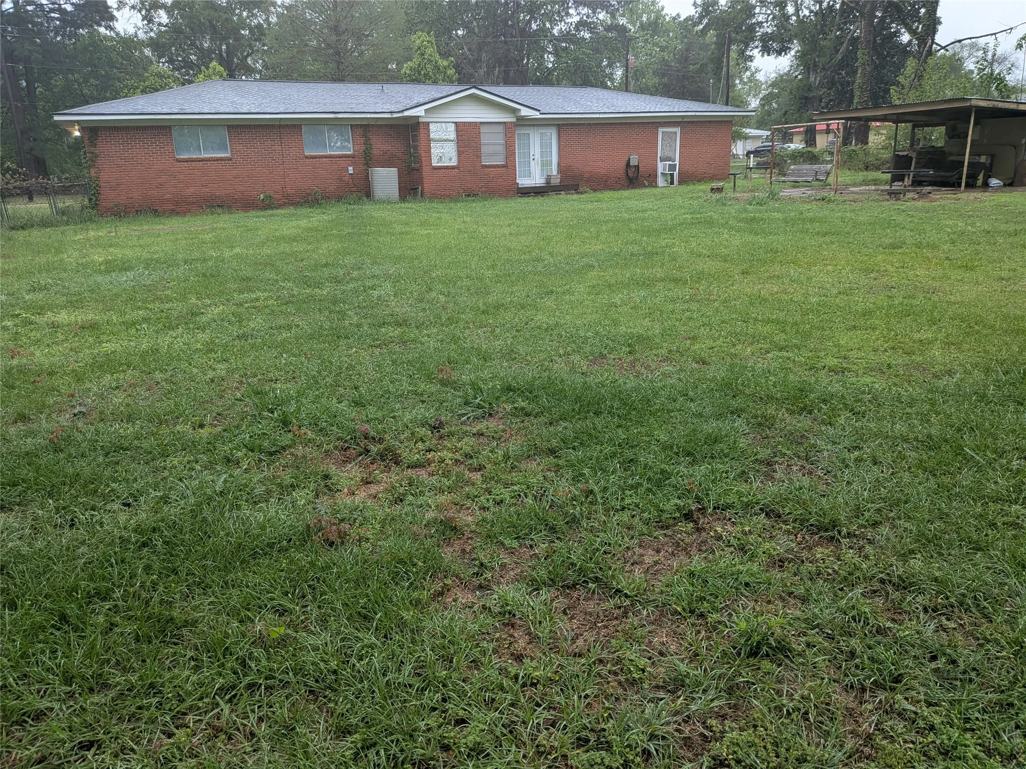 Single Family Residence For Sale in Henderson County , 2009 County Road 4619, Athens, Texas 75752, 3 Bedroom, 2 Bathroom, 2 Garage spaces, 1,633 Sqft, built in 1965, mls#21229930, Real Estate Agent in Athens, Homes For Sale in Henderson county, Homes For Sale in Athens, Realtor in Athens Texas, Real Estate Brokerage Independent Realty Texas, Luminita Cordes Realtor