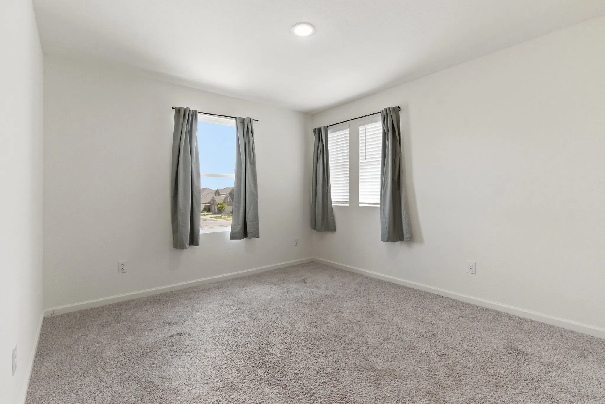 Single Family Residence For Sale in Tarrant County , 1648 Hossler Trail, Fort Worth, Texas 76052, 4 Bedroom, 3 Bathroom, 2 Garage spaces, 2,095 Sqft, built in 2023, mls#21229940, Real Estate Agent in Fort Worth, Homes For Sale in Tarrant county, Homes For Sale in Fort Worth, Realtor in Fort Worth Texas, Real Estate Brokerage Independent Realty Texas, Luminita Cordes Realtor