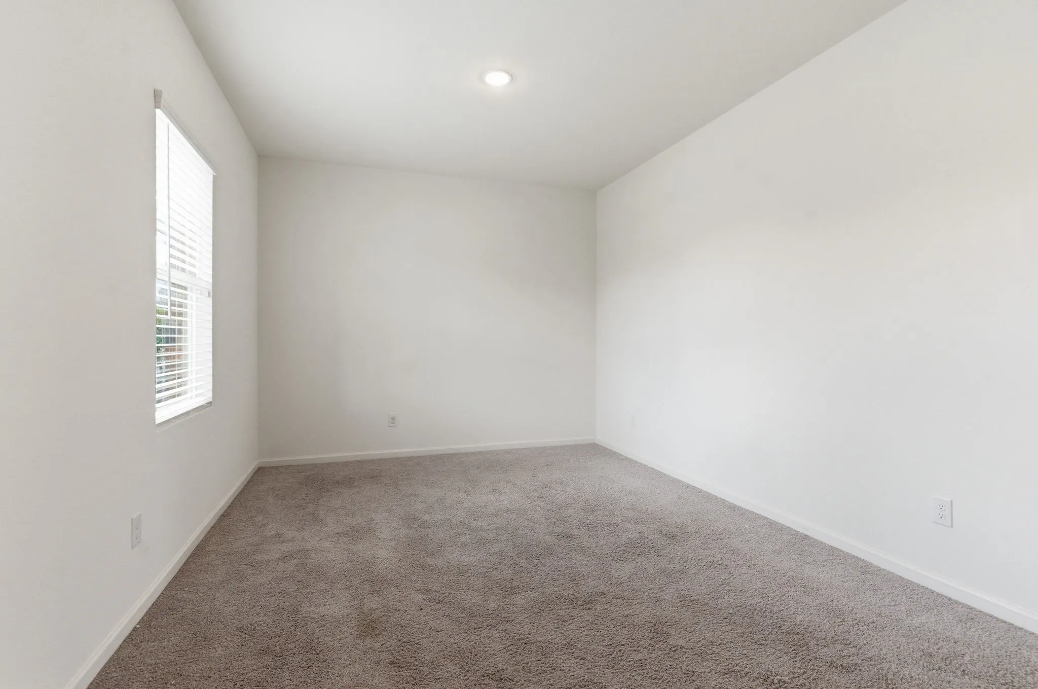 Single Family Residence For Sale in Tarrant County , 1648 Hossler Trail, Fort Worth, Texas 76052, 4 Bedroom, 3 Bathroom, 2 Garage spaces, 2,095 Sqft, built in 2023, mls#21229940, Real Estate Agent in Fort Worth, Homes For Sale in Tarrant county, Homes For Sale in Fort Worth, Realtor in Fort Worth Texas, Real Estate Brokerage Independent Realty Texas, Luminita Cordes Realtor