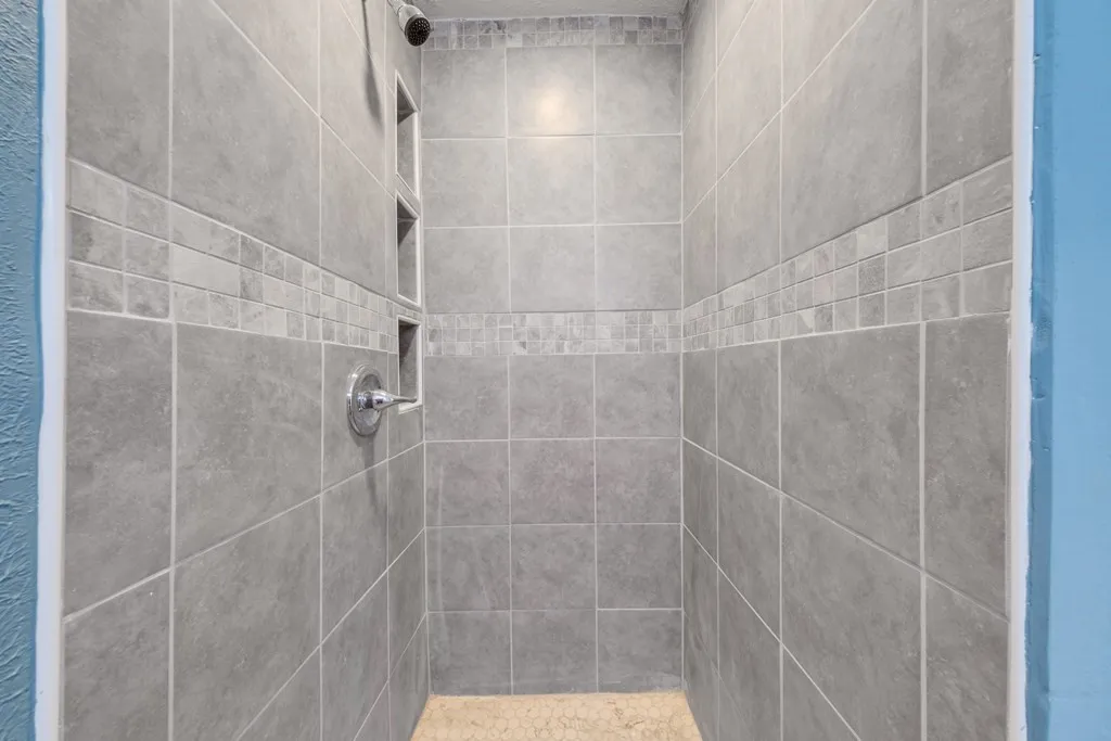Bathroom featuring a tile shower